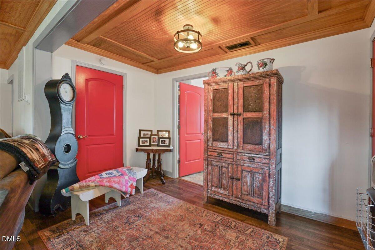 2205 Thompson Road Property Photo 12