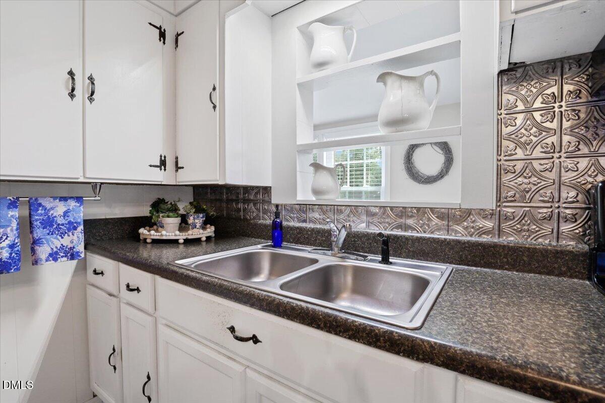 2205 Thompson Road Property Photo 14