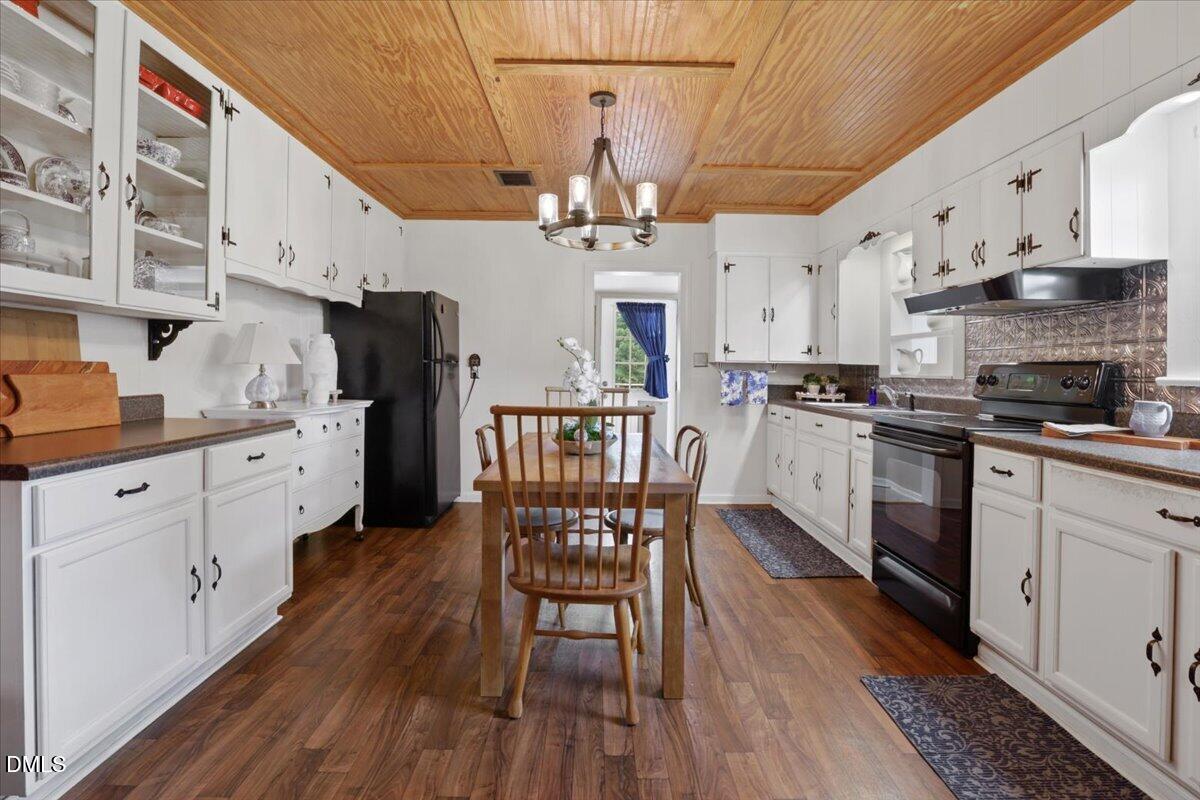 2205 Thompson Road Property Photo 15