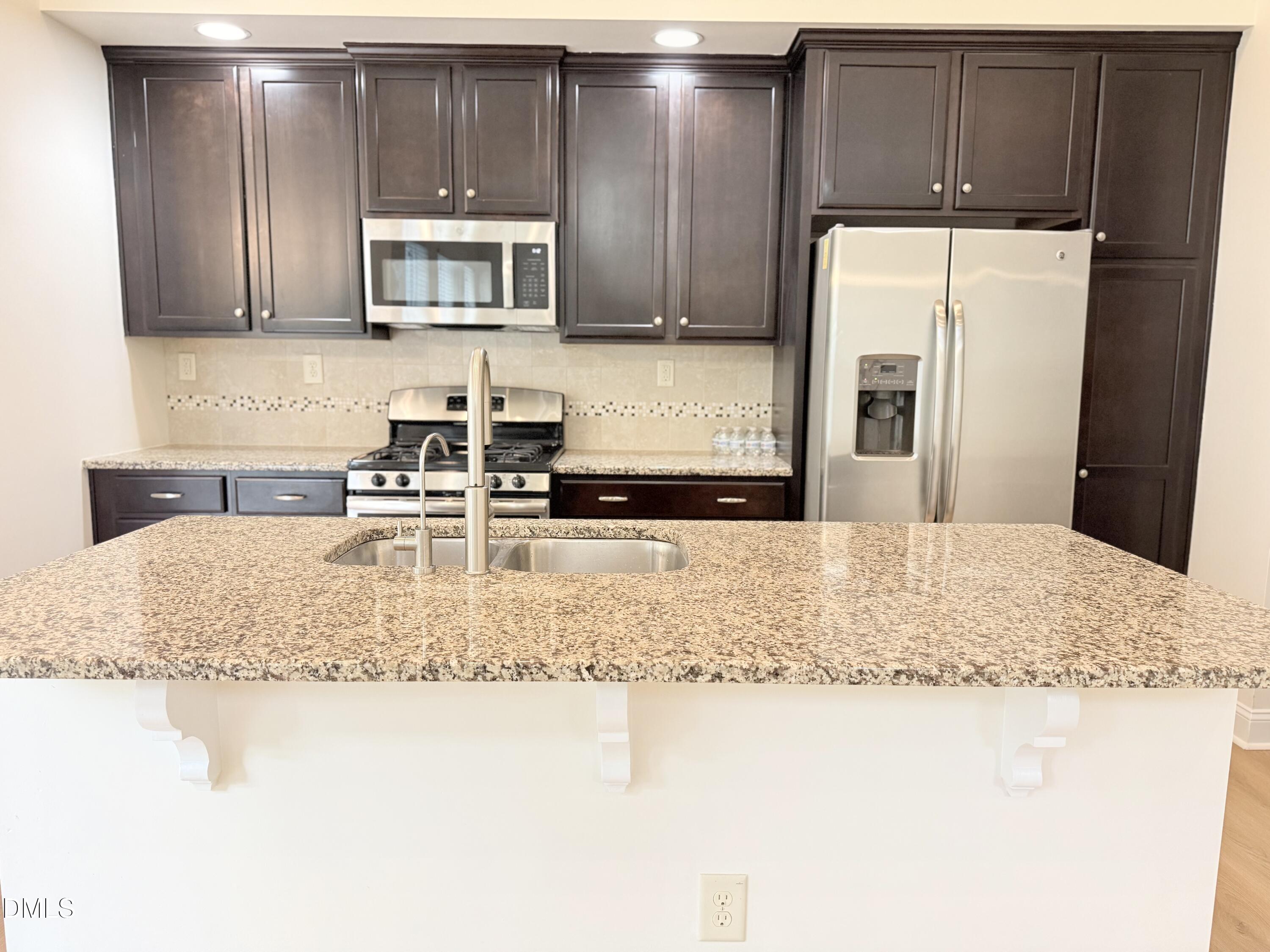 142 Skyros Loop Property Photo 8