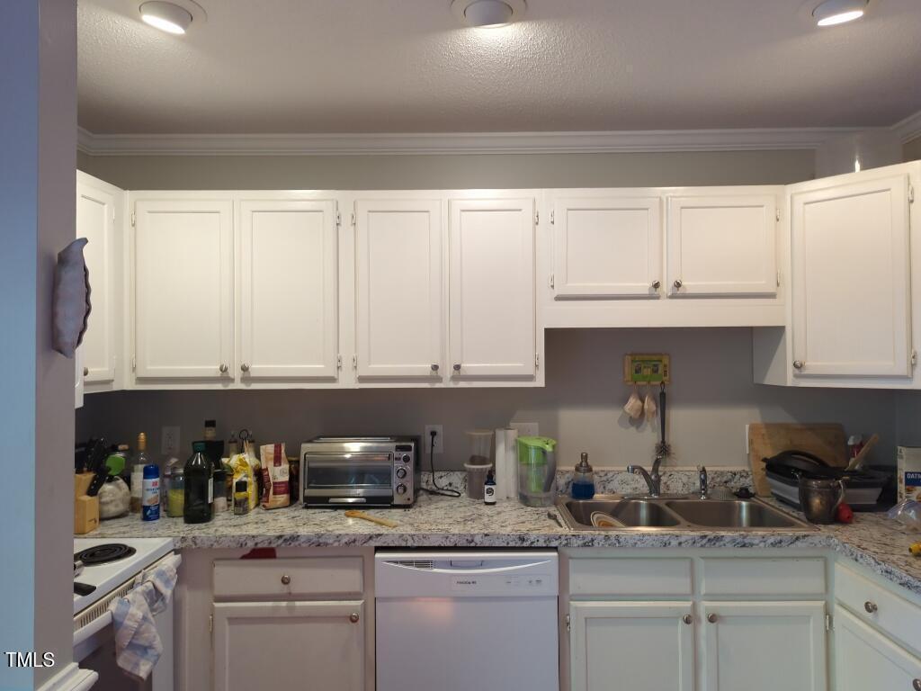 300 W Woodcroft Parkway 33b Property Photo 3