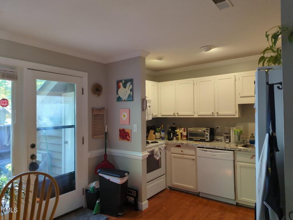 300 W Woodcroft Parkway 33b Property Photo 4