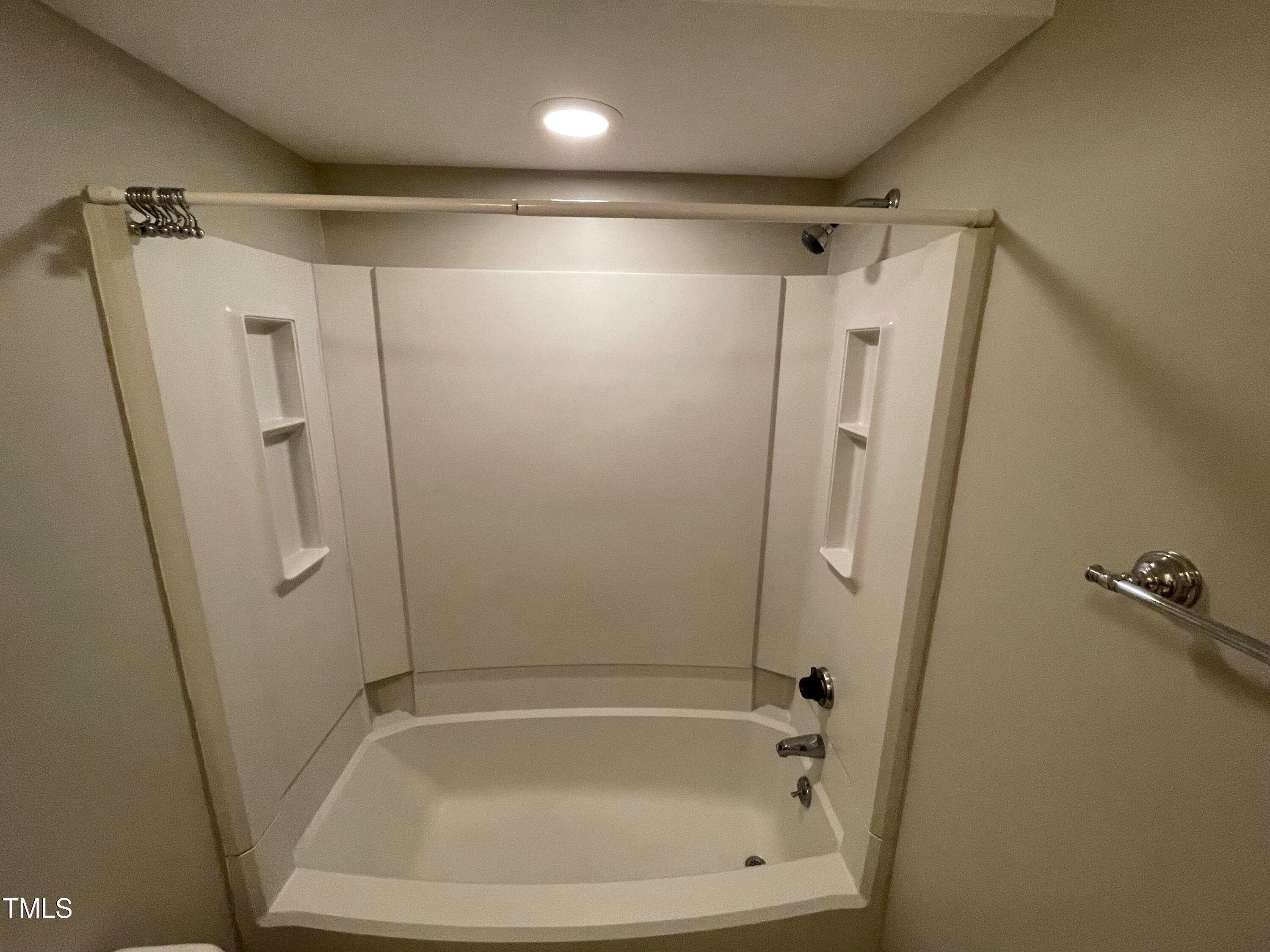 300 W Woodcroft Parkway 33b Property Photo 10