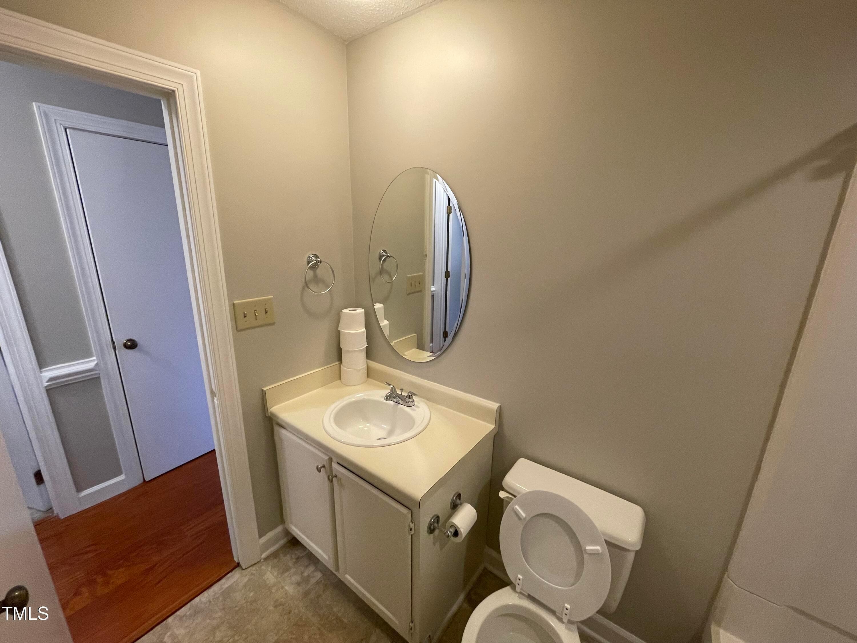 300 W Woodcroft Parkway 33b Property Photo 11