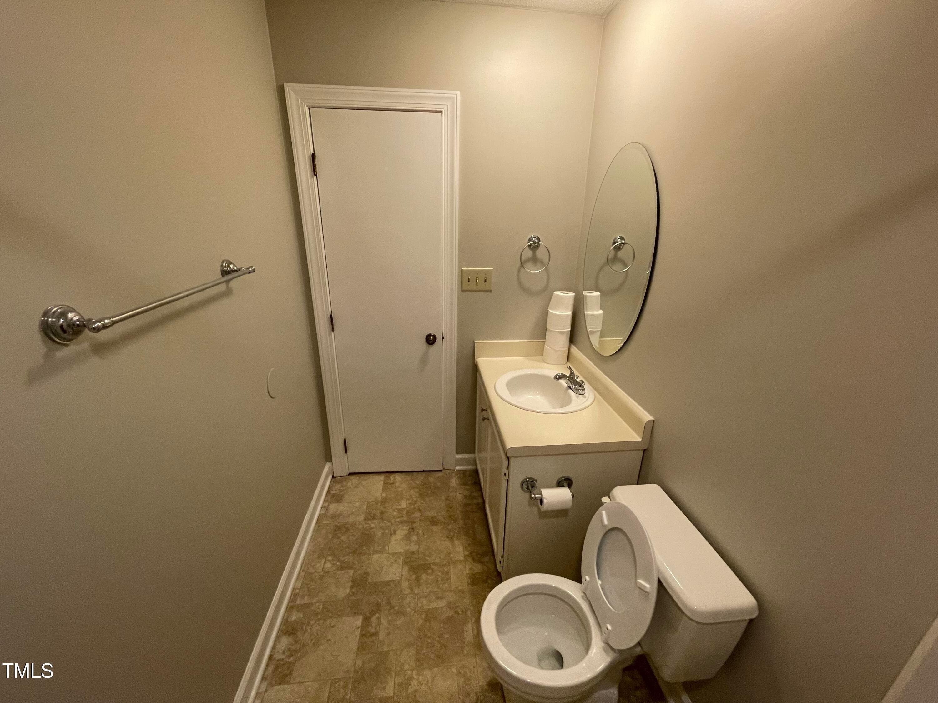 300 W Woodcroft Parkway 33b Property Photo 12