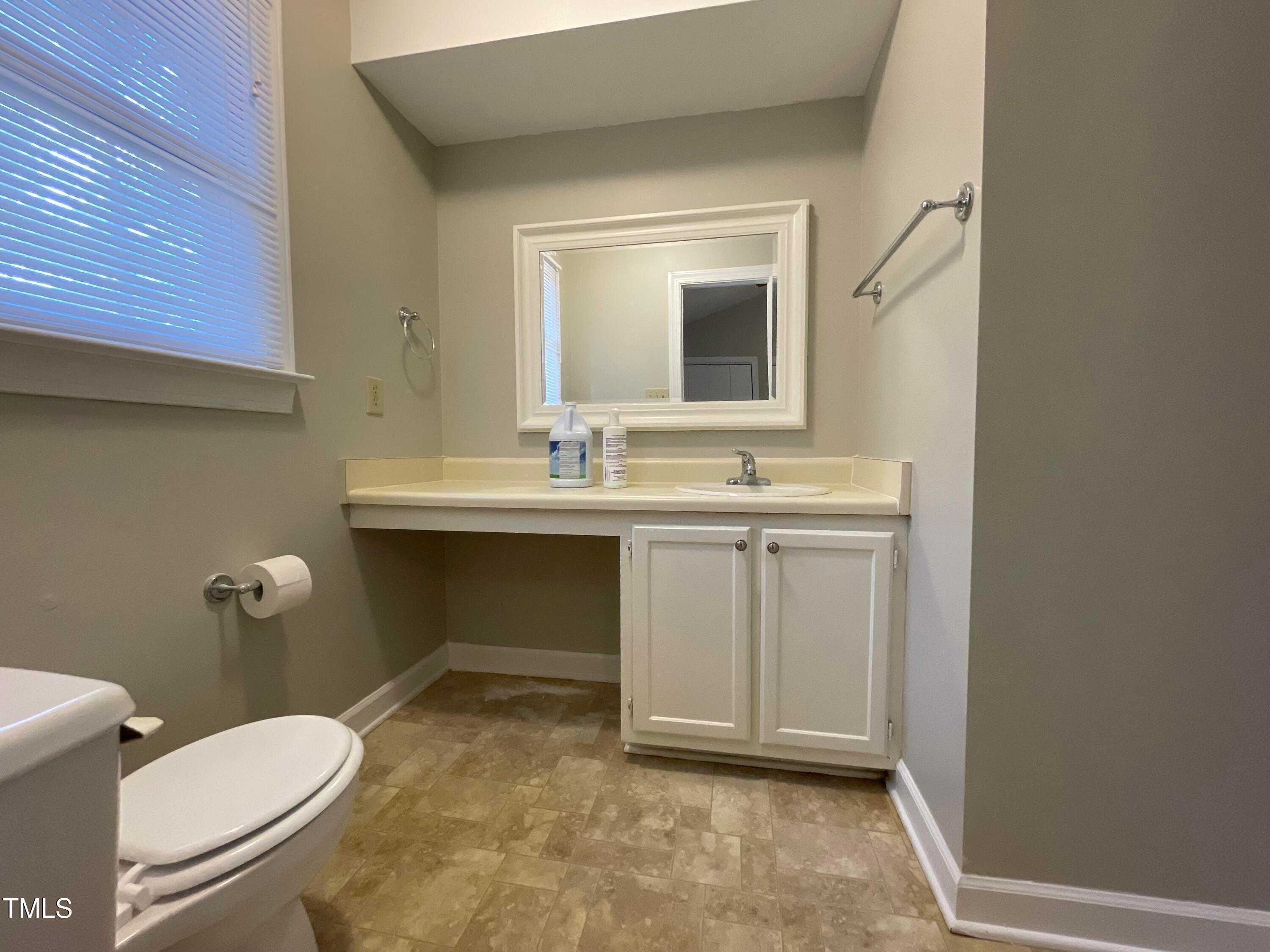 300 W Woodcroft Parkway 33b Property Photo 14