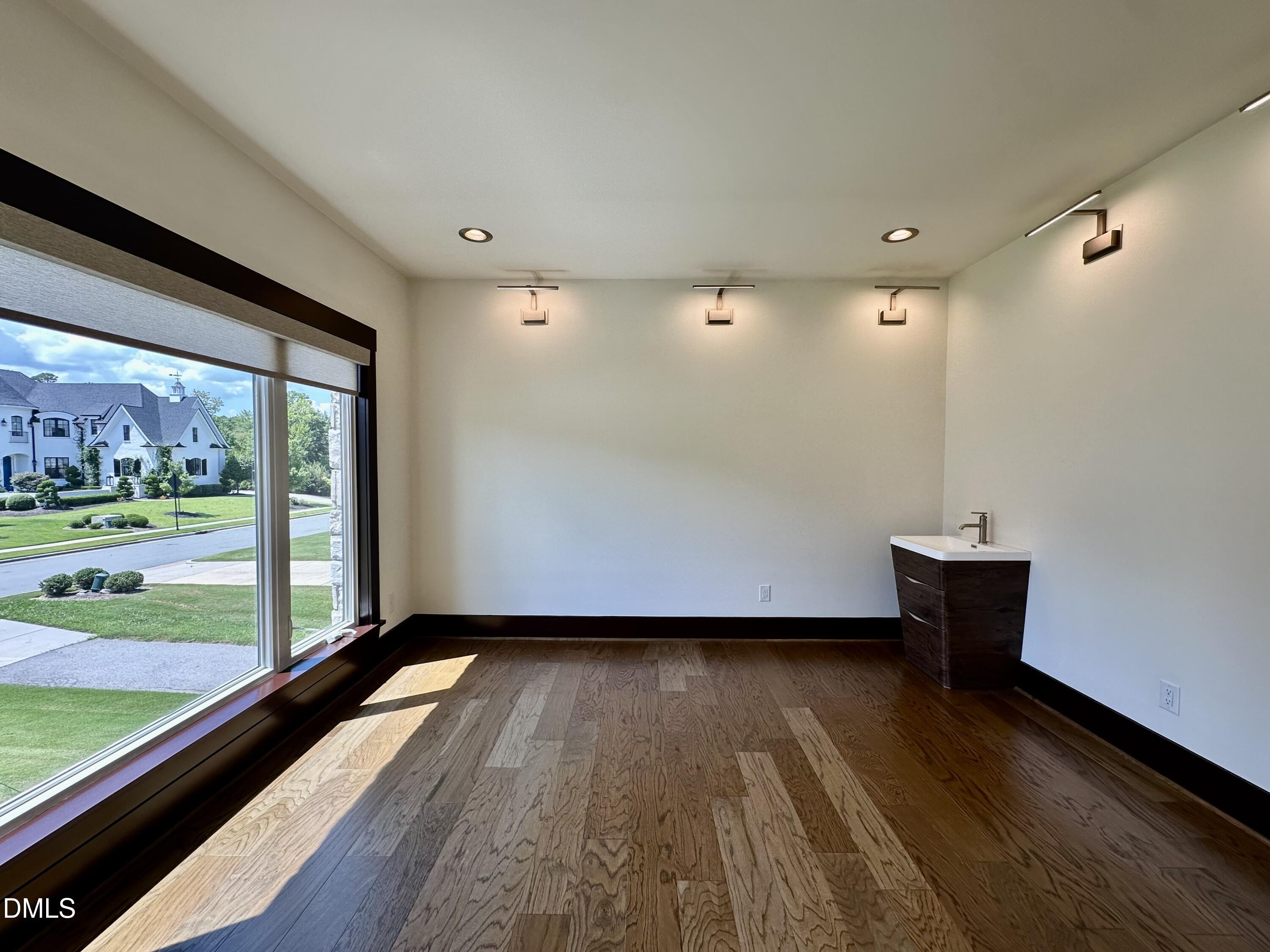 6540 Reserve Pine Drive Property Photo 8