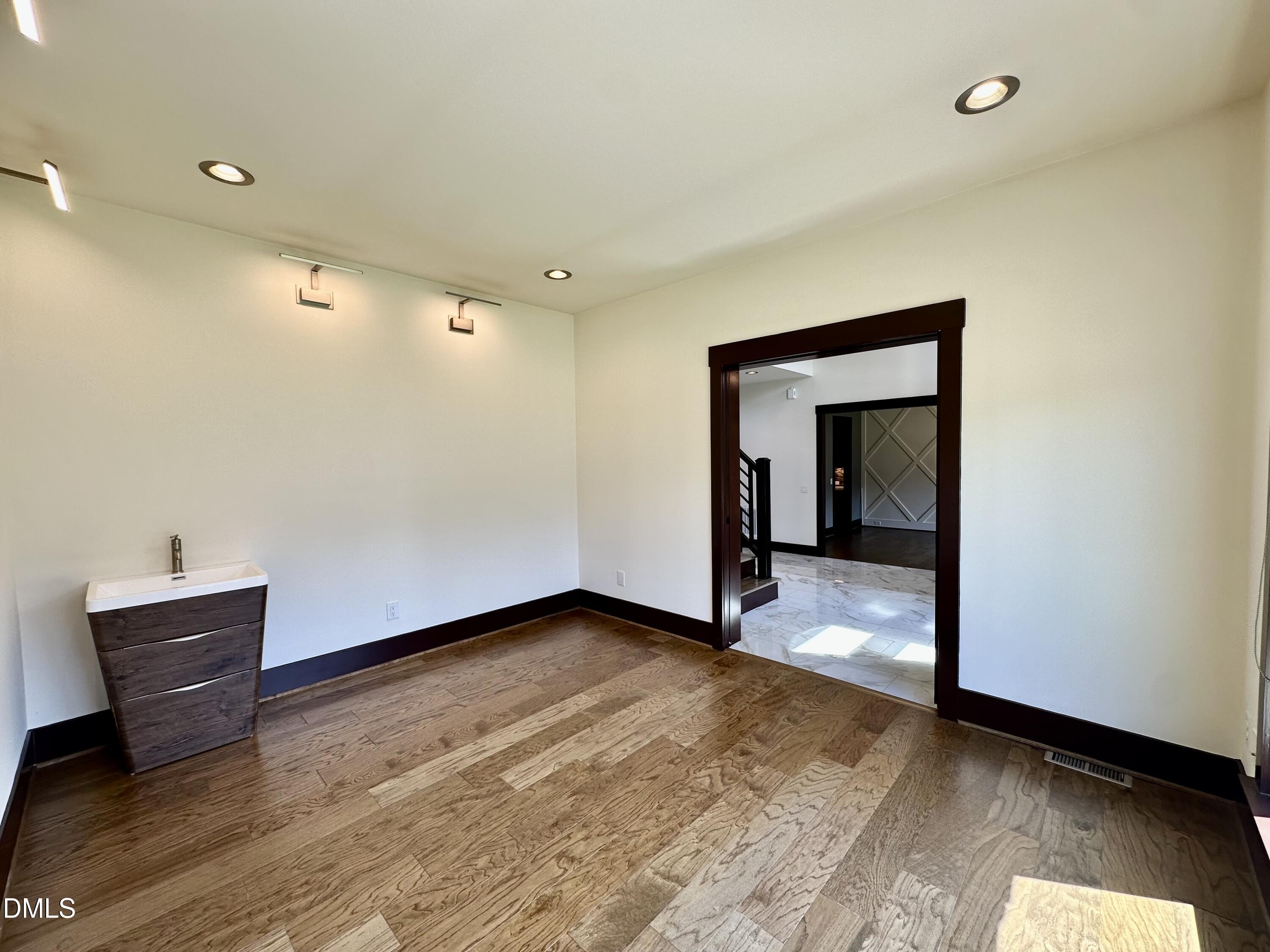 6540 Reserve Pine Drive Property Photo 9