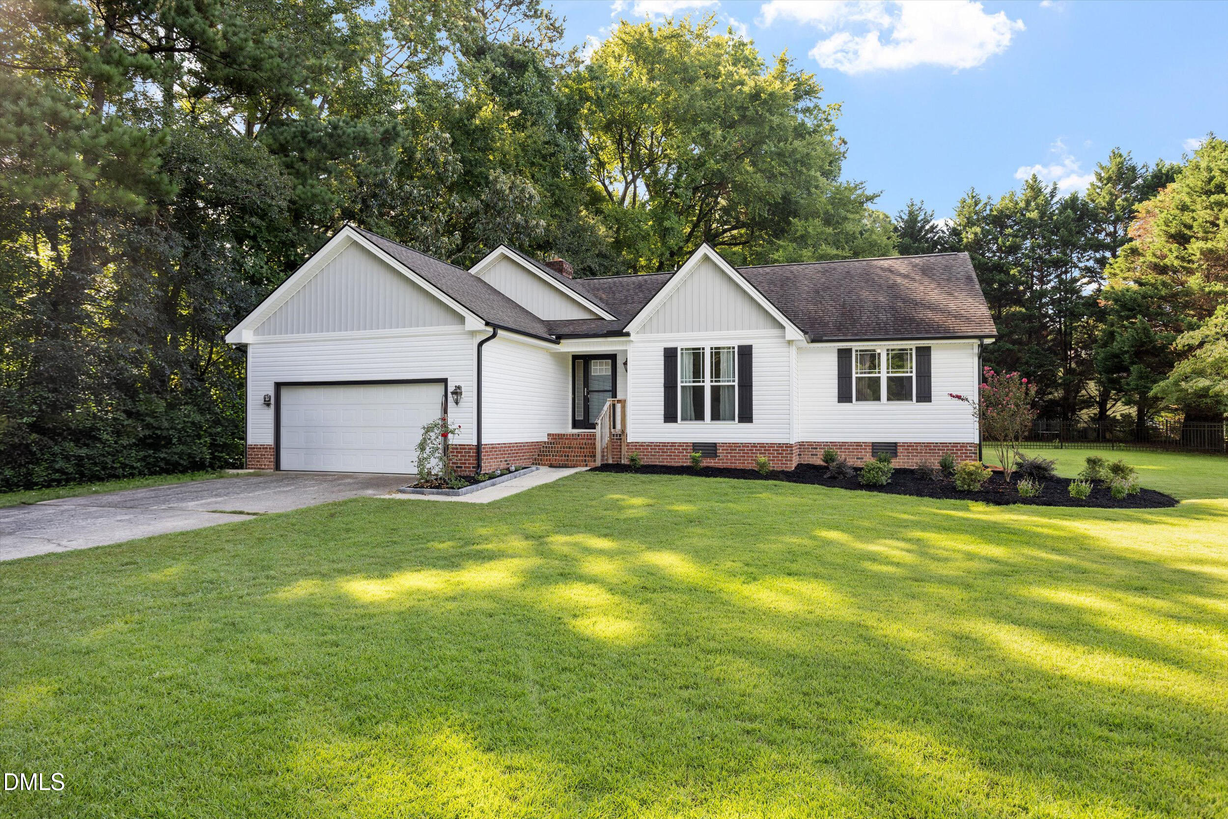 124 Stonehenge Drive Property Photo 1