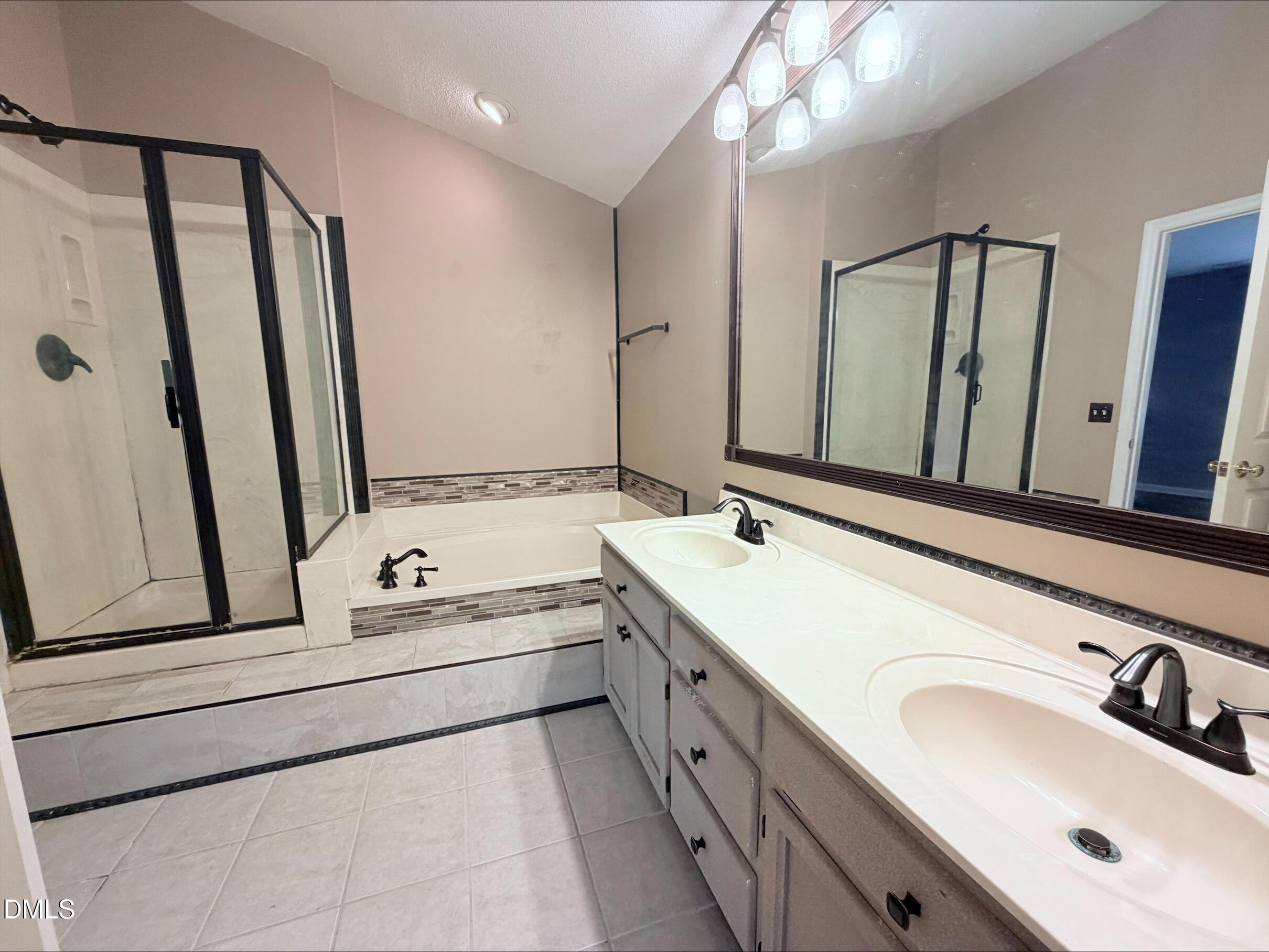 100 Drywood Place Property Photo 7