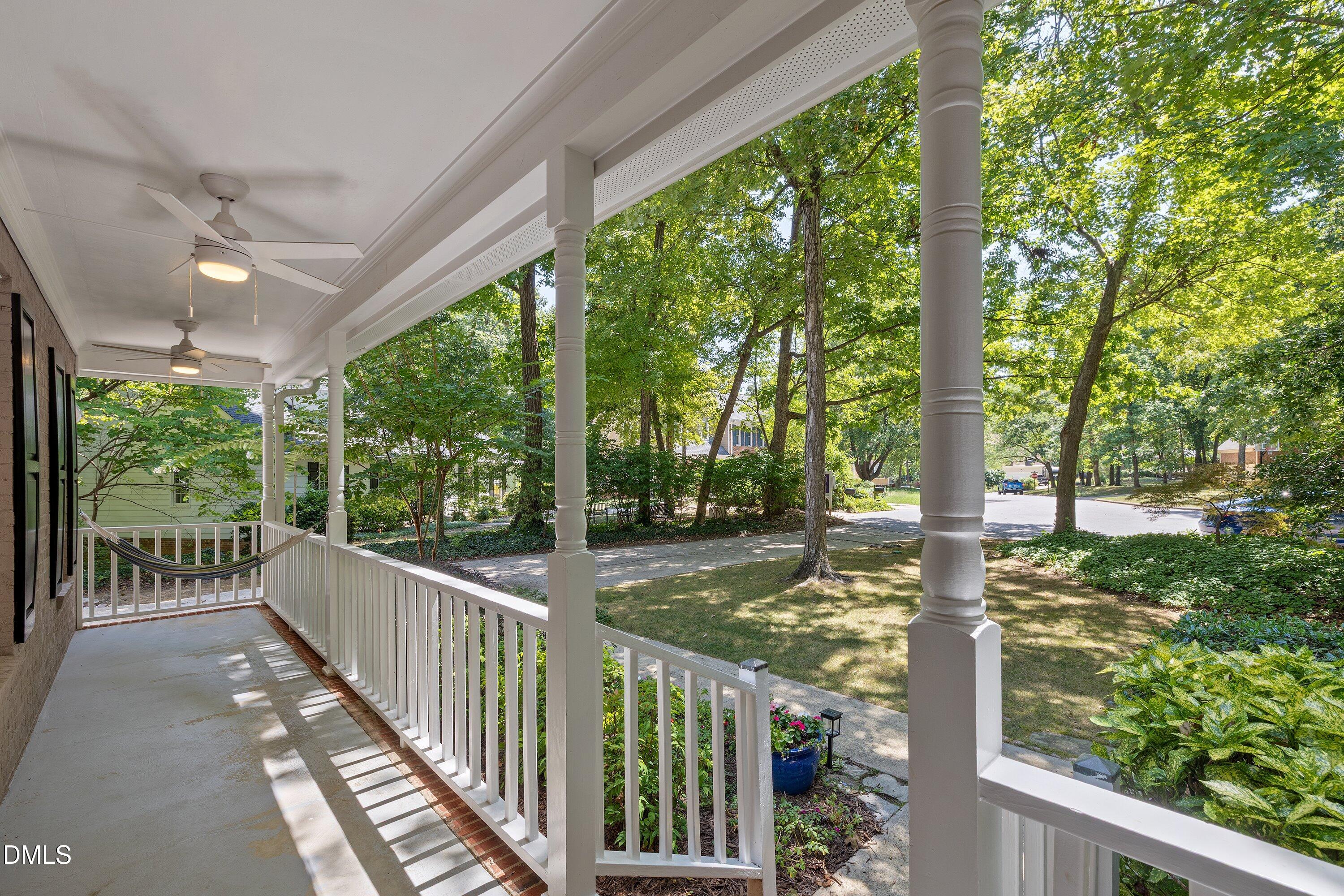 1006 Oakwell Court Property Photo 8