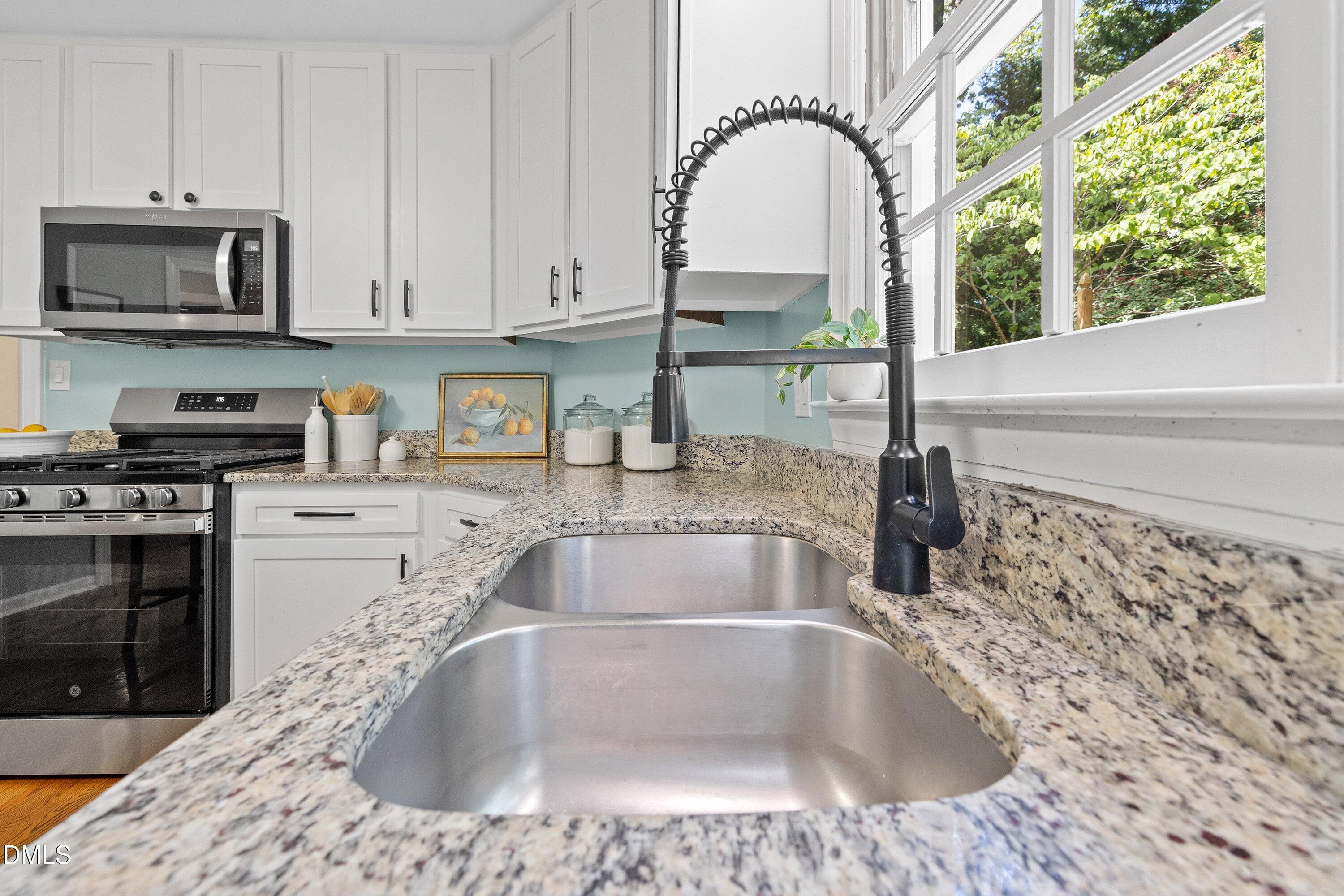 1006 Oakwell Court Property Photo 18