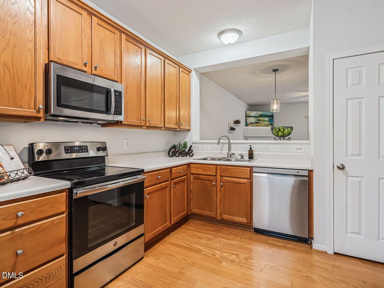 1221 Maroon Drive Property Photo 4
