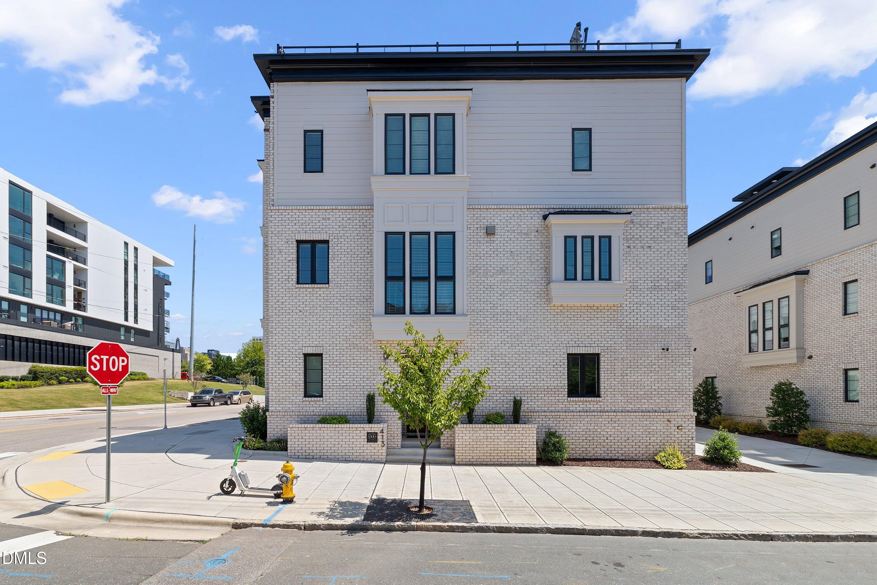 413 W Lenoir Street Property Photo 2