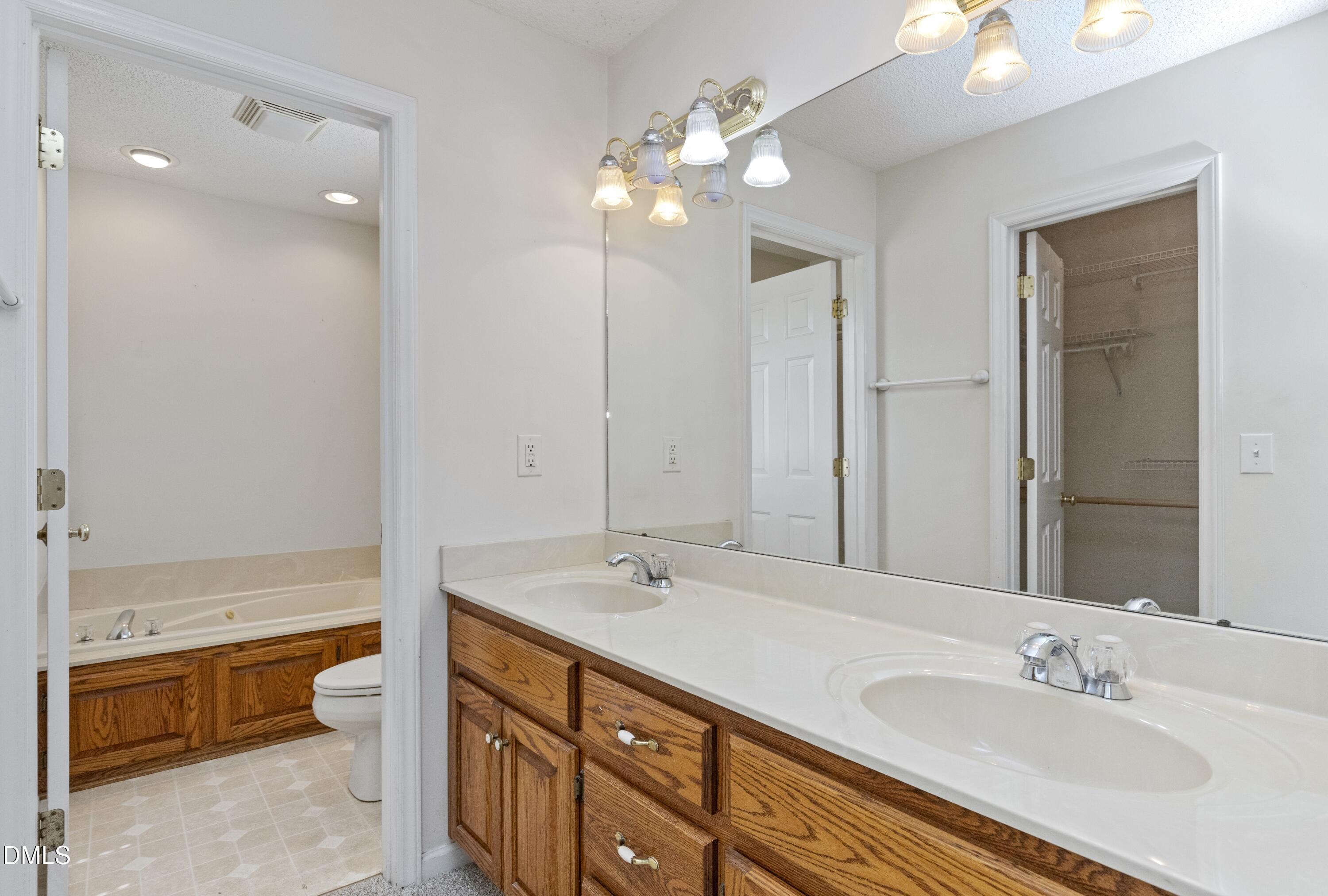 24 Courtney Lane Property Photo 9
