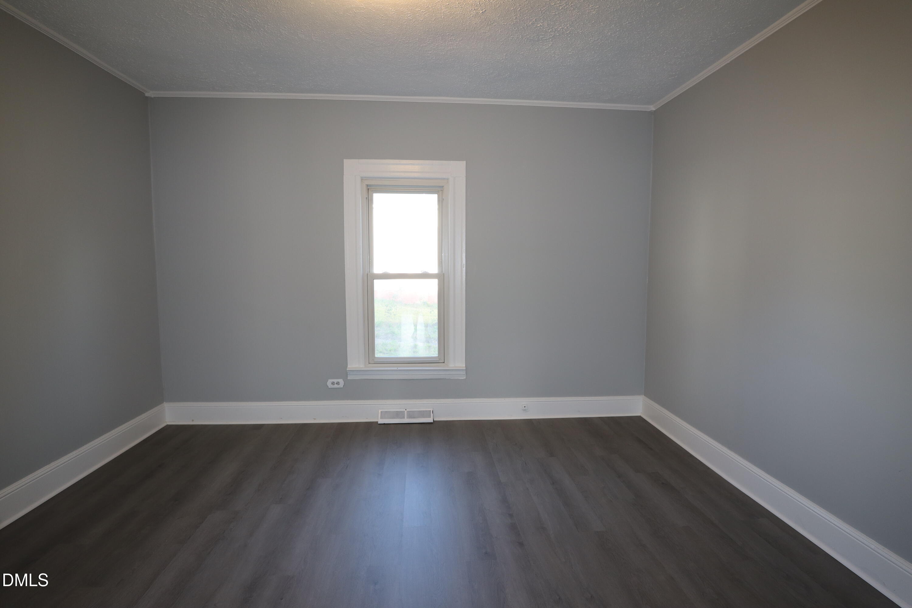 994 Burton Street Property Photo 4
