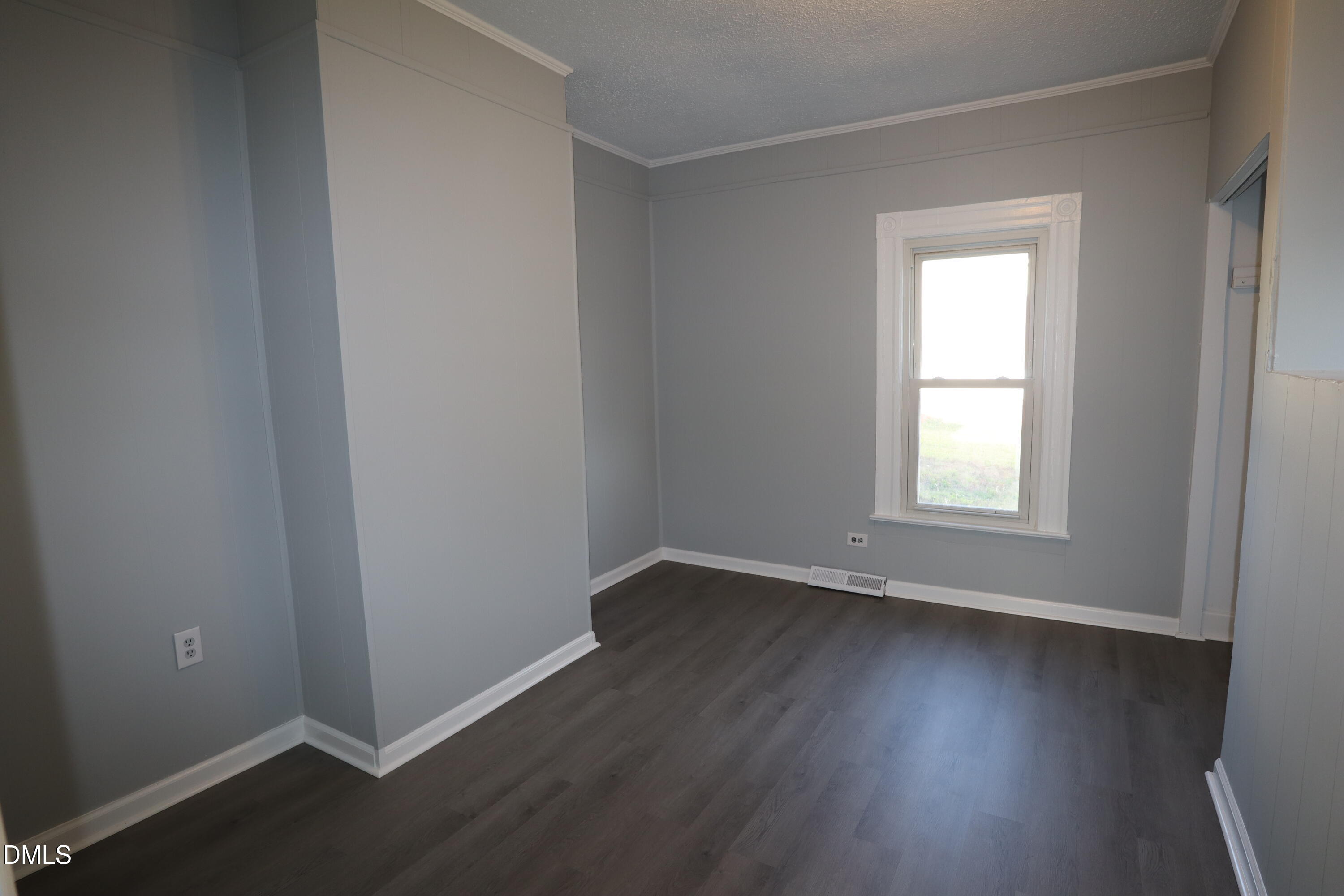 994 Burton Street Property Photo 7