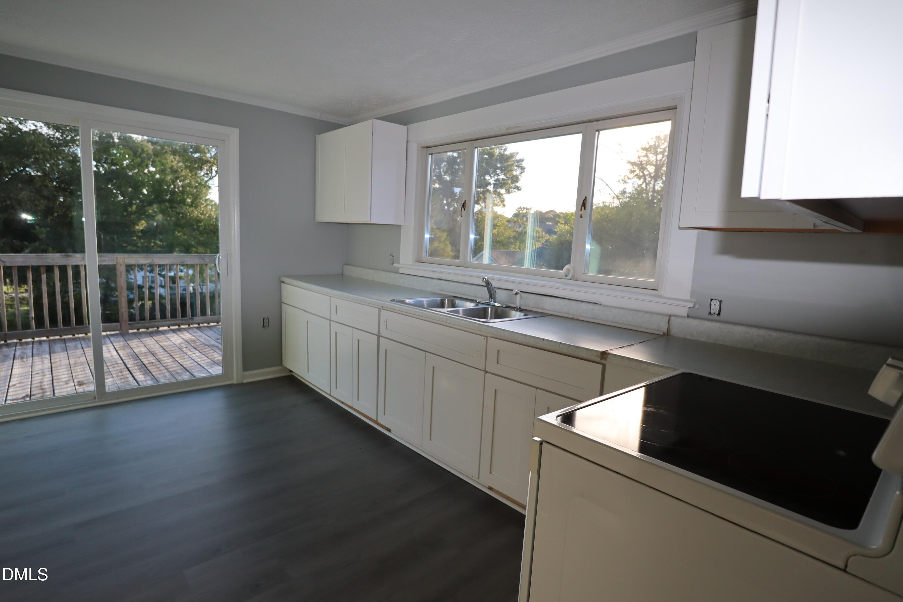 994 Burton Street Property Photo 12