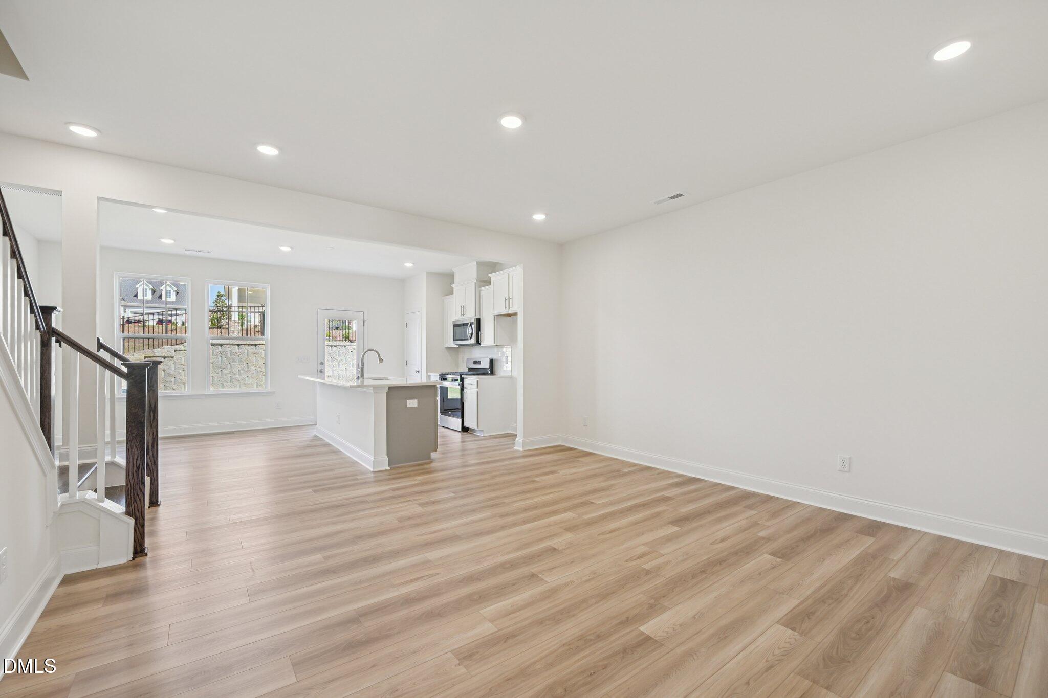 658 Sefton Park Drive Property Photo 3