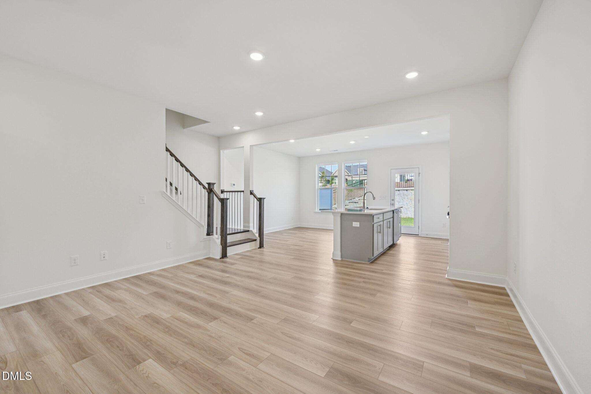 658 Sefton Park Drive Property Photo 4