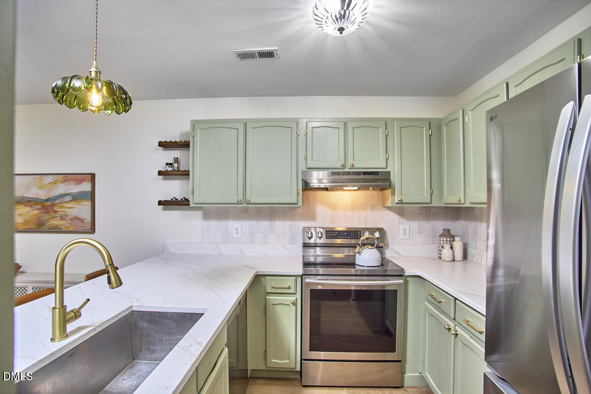 9 Stone Village Court Property Photo 8