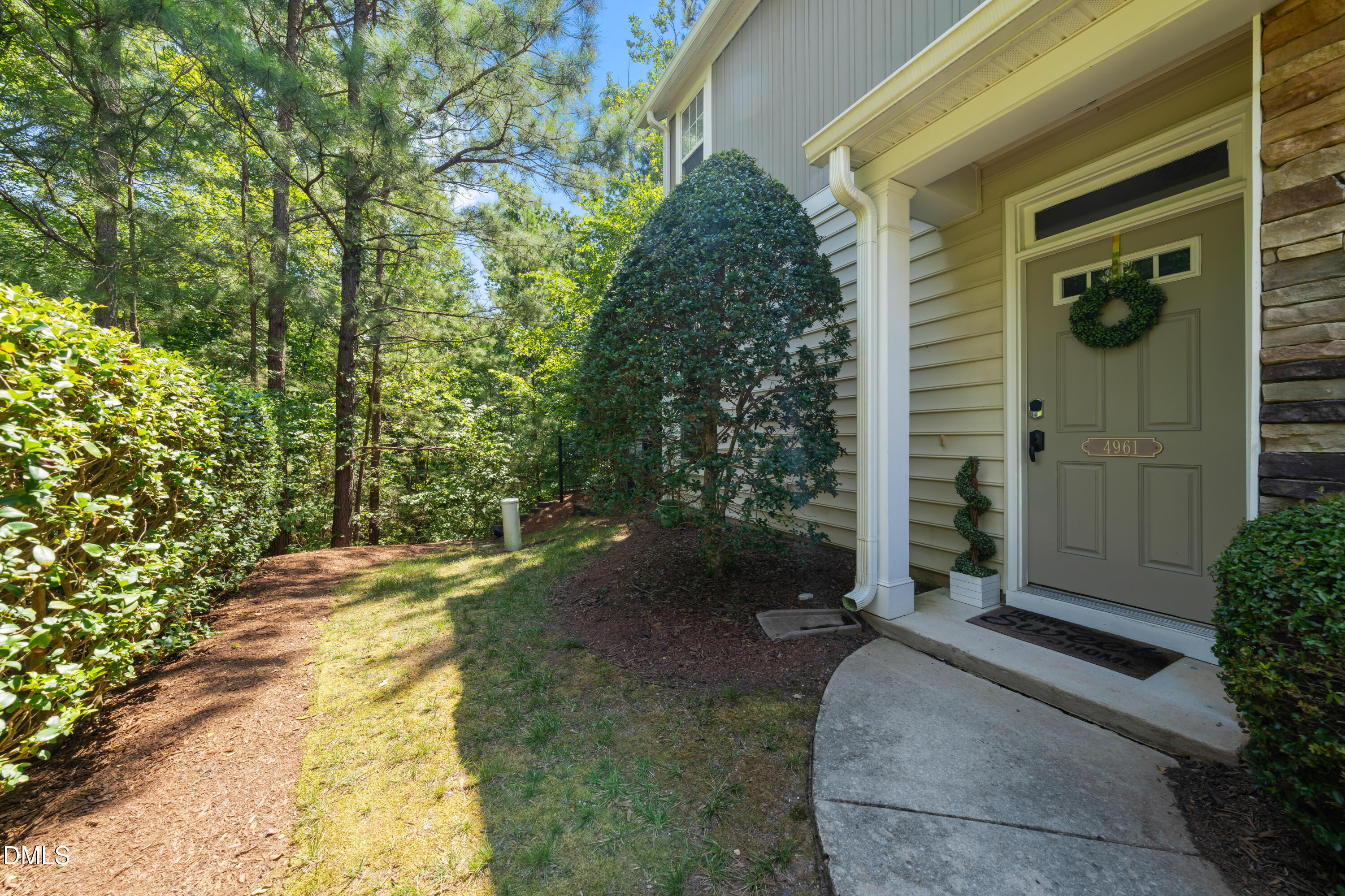 4961 Lady Of The Lake Drive Property Photo 4
