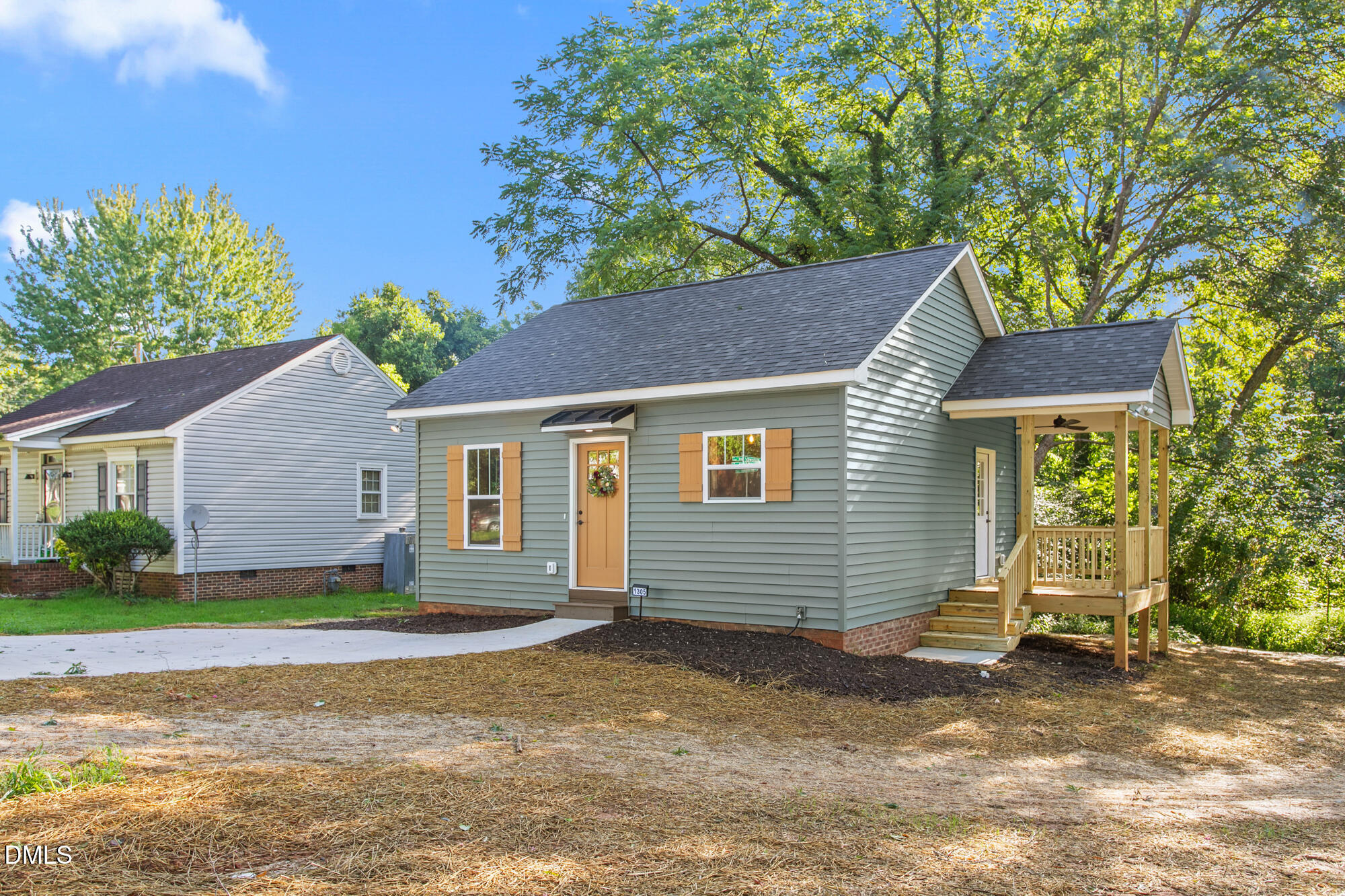 1305 E Willowbrook Drive Property Photo 3