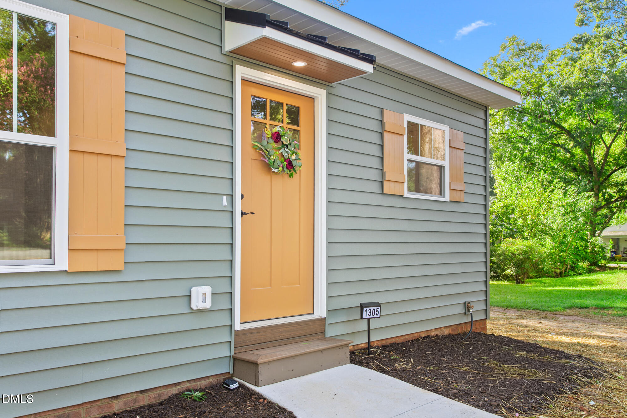 1305 E Willowbrook Drive Property Photo 4