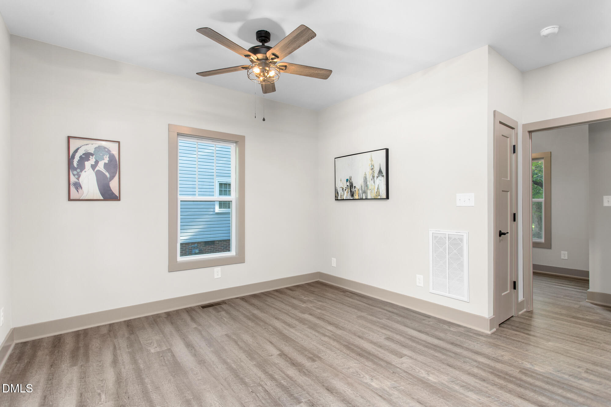 1305 E Willowbrook Drive Property Photo 9