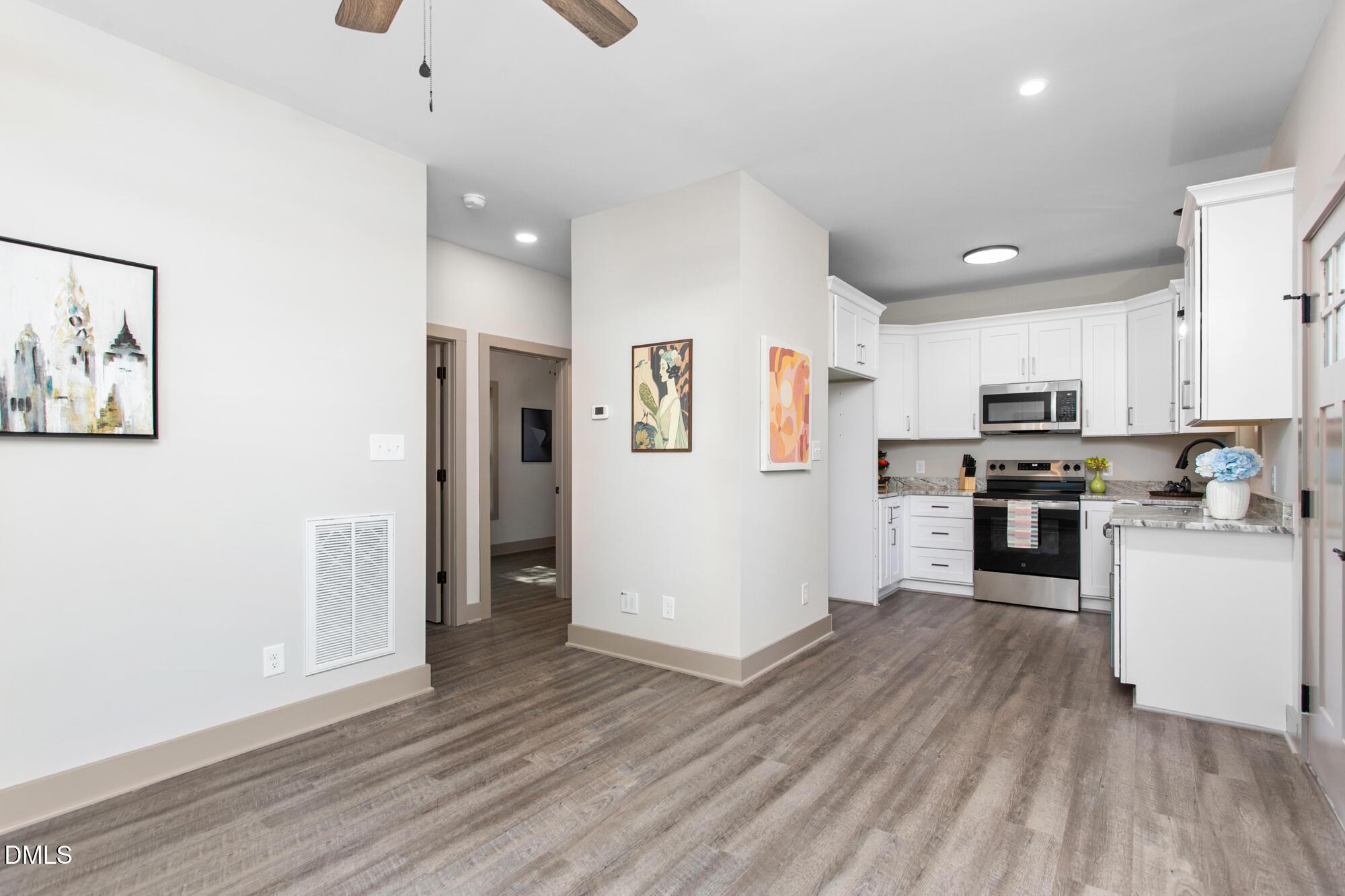1305 E Willowbrook Drive Property Photo 10