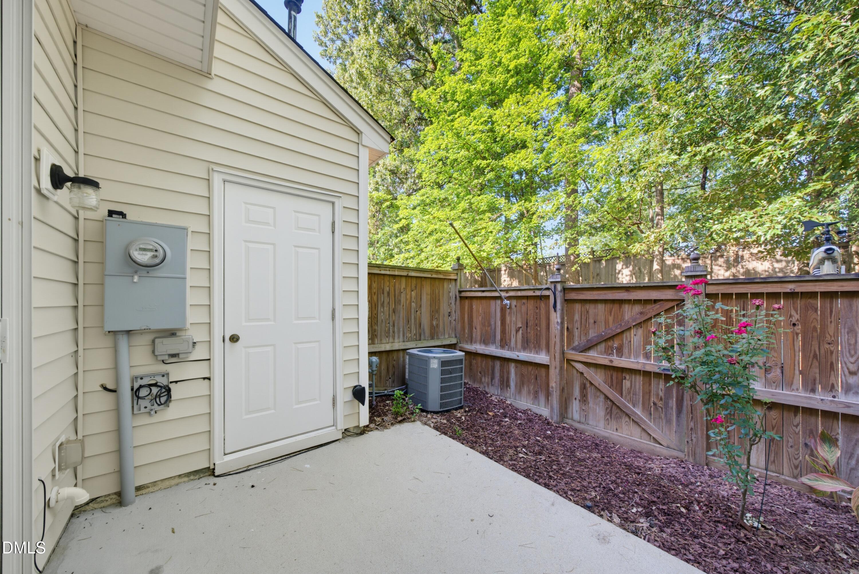 1610 Brook Fern Way Property Photo 24