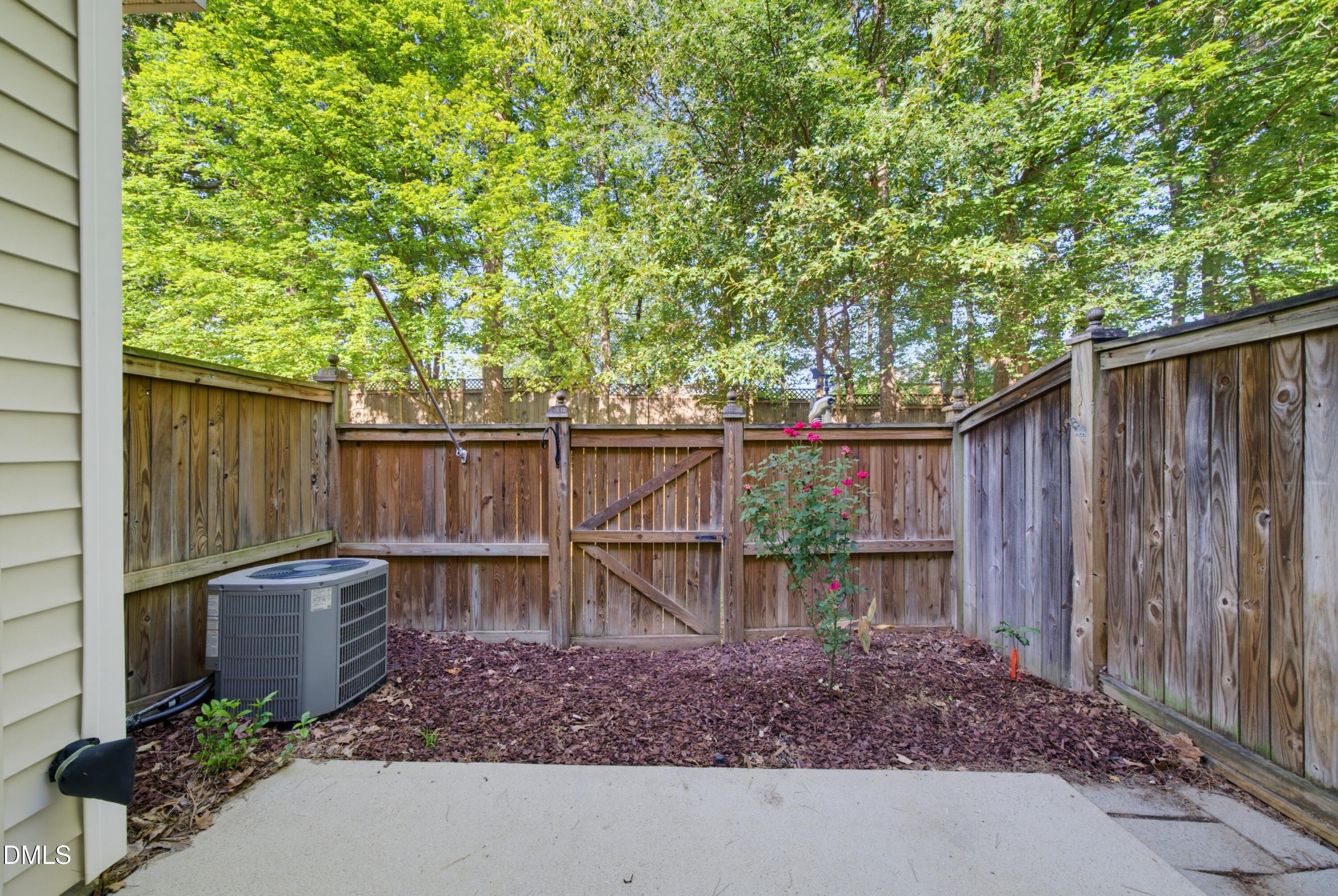 1610 Brook Fern Way Property Photo 25