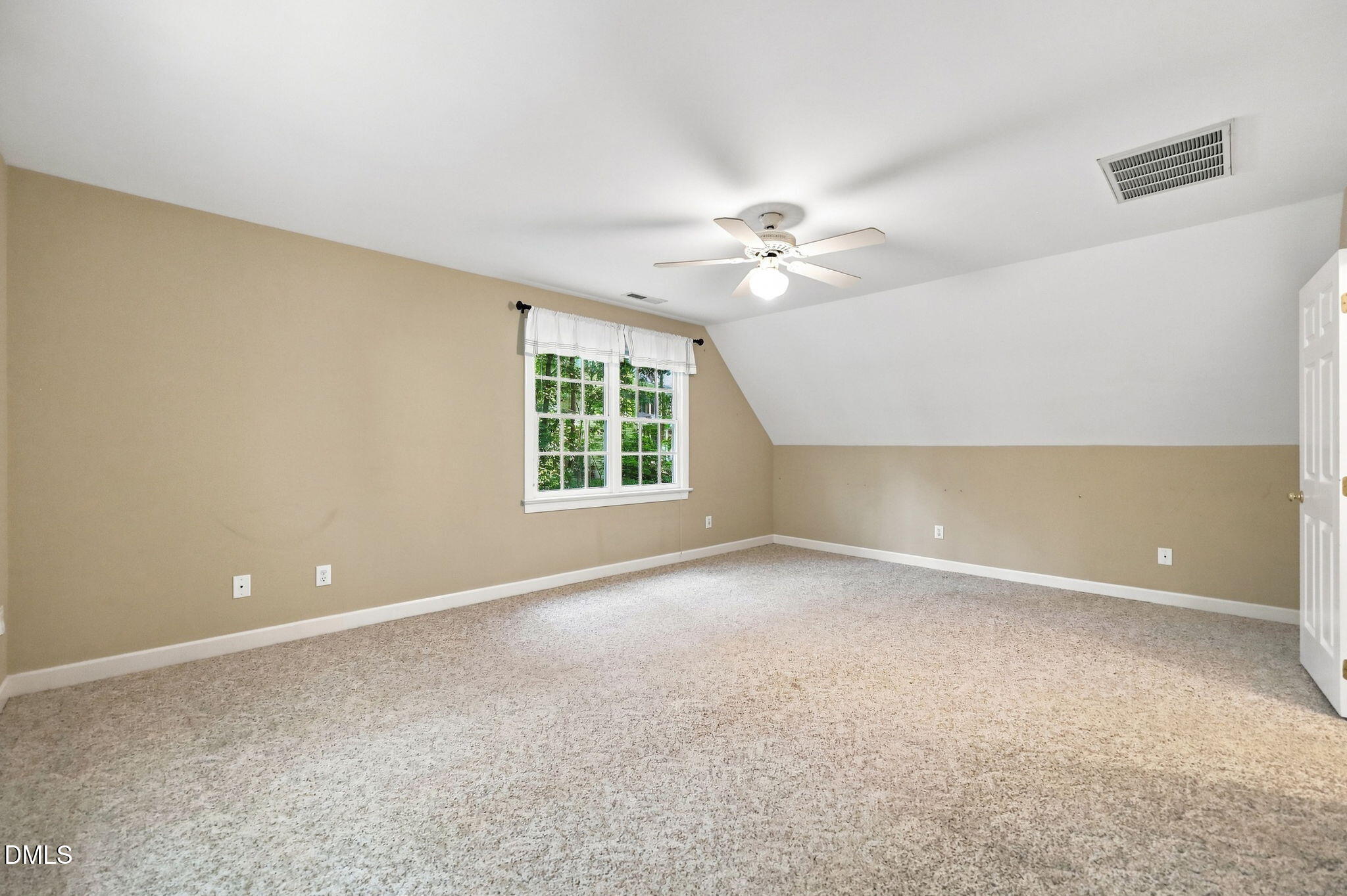 6104 King Croydon Court Property Photo 32