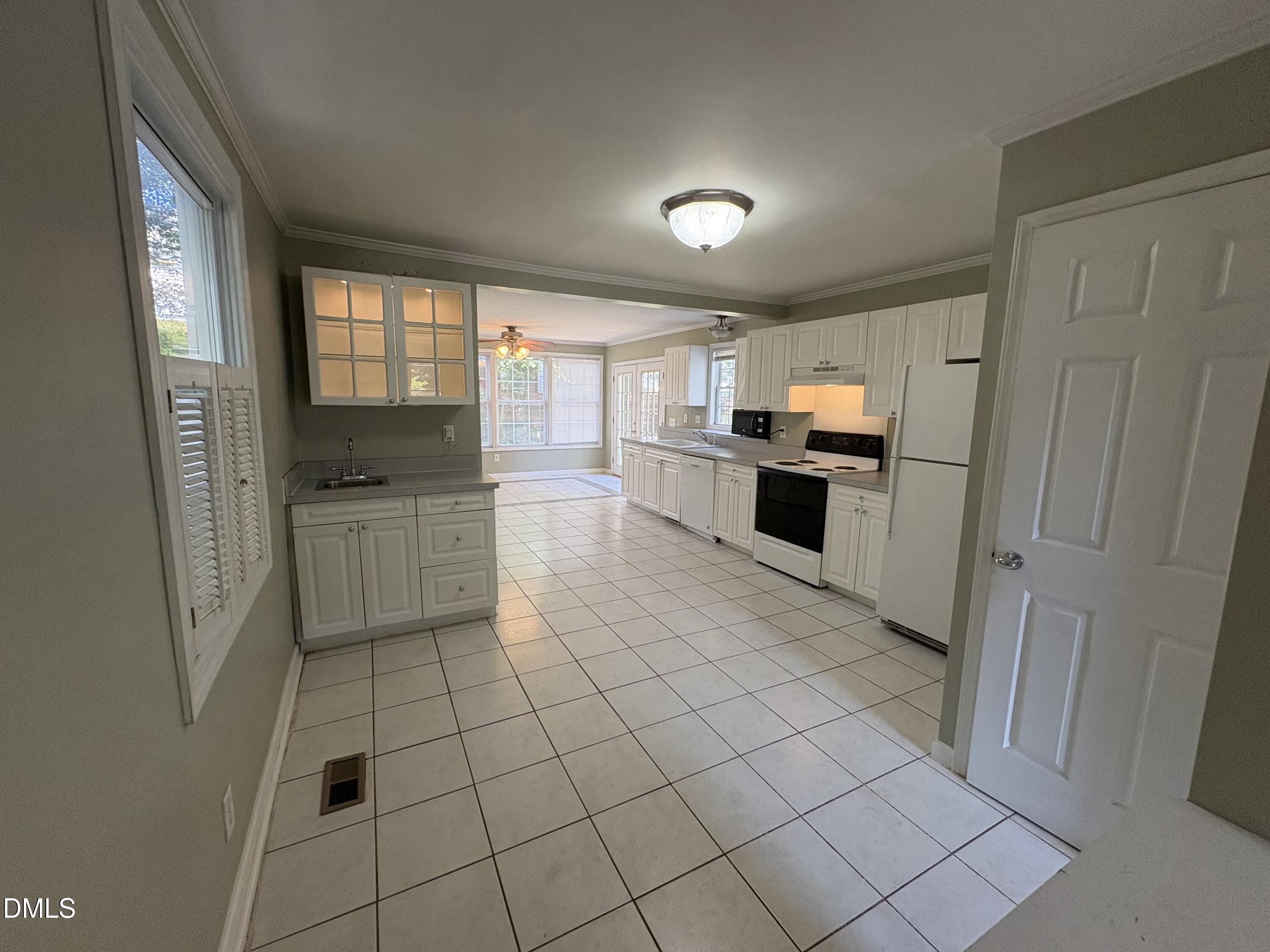 727 New Road Property Photo 4