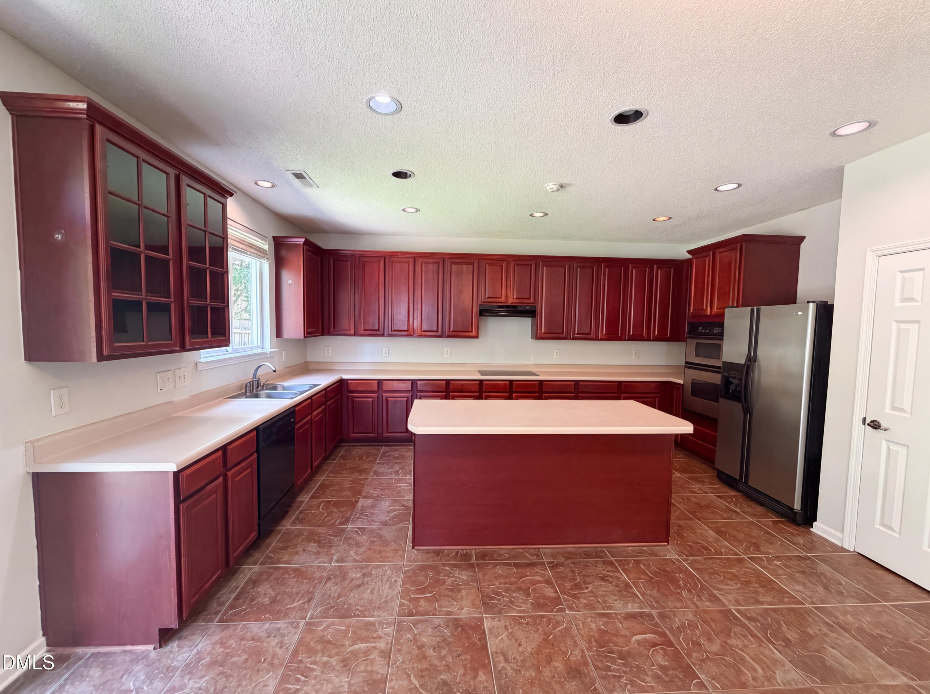 506 Hillview Drive Property Photo 5