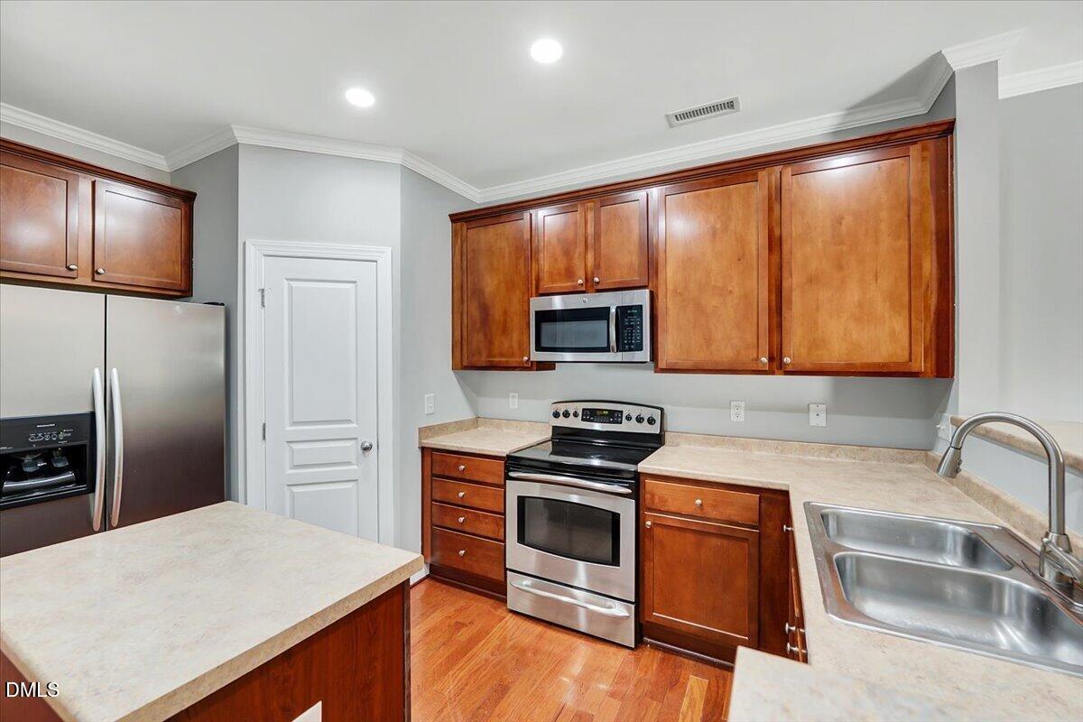 8811 Orchard Grove Way Property Photo 6