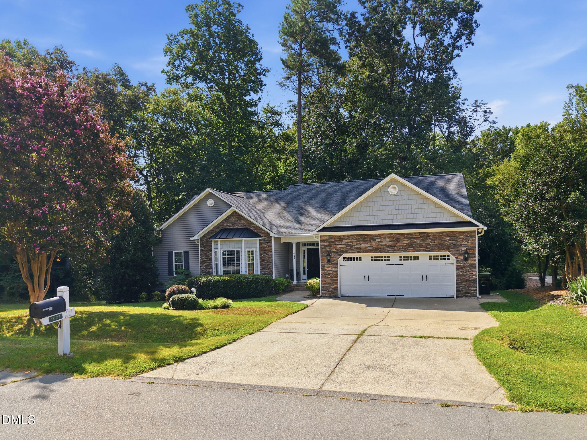 1005 Shannon Court Property Photo 2