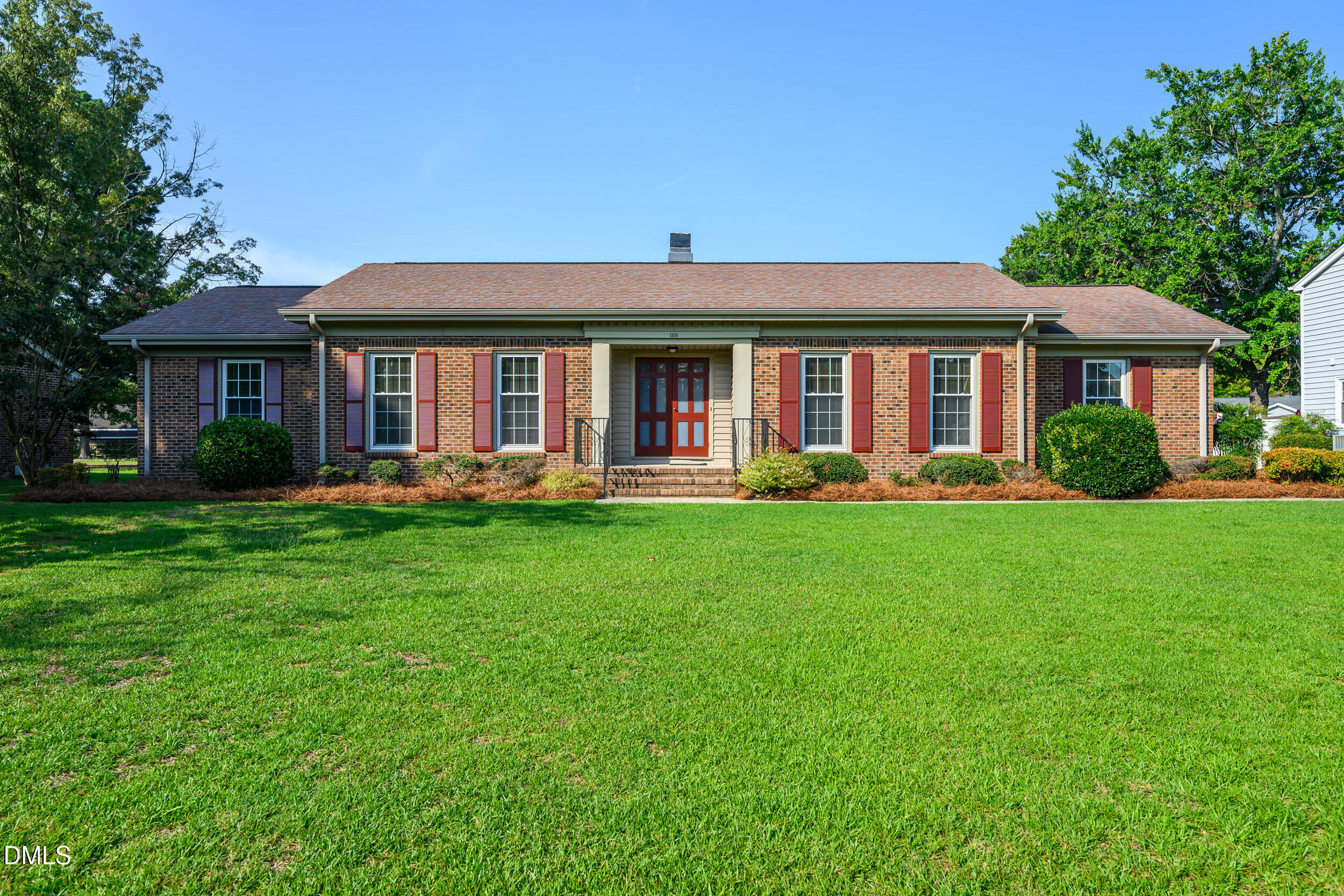 1106 Crestview Drive Property Photo 1