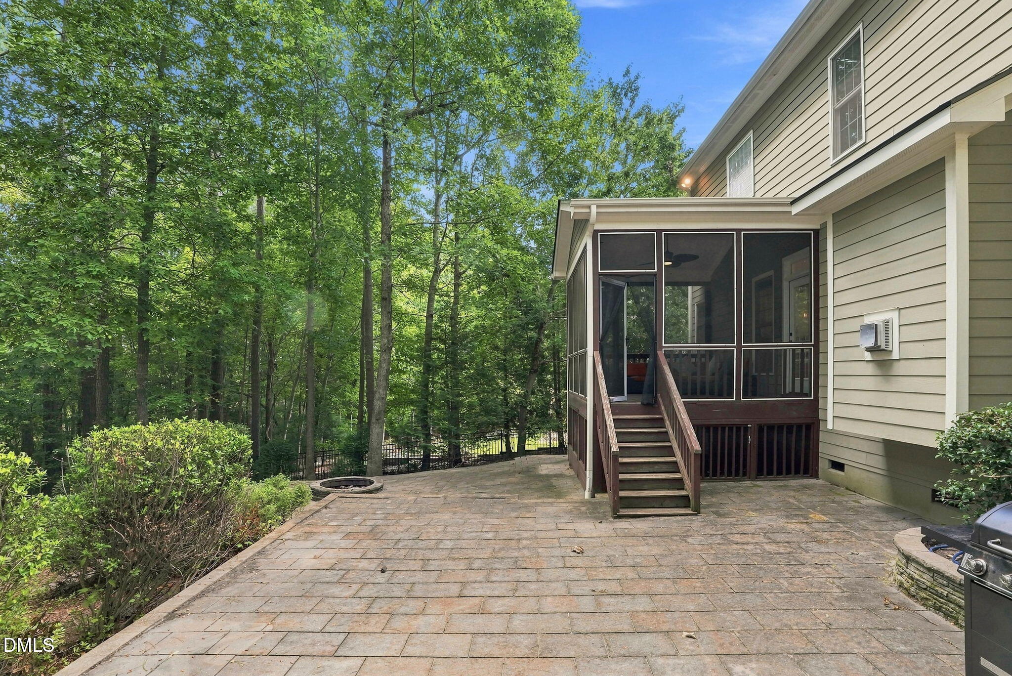 2405 Thurrock Drive Property Photo 4