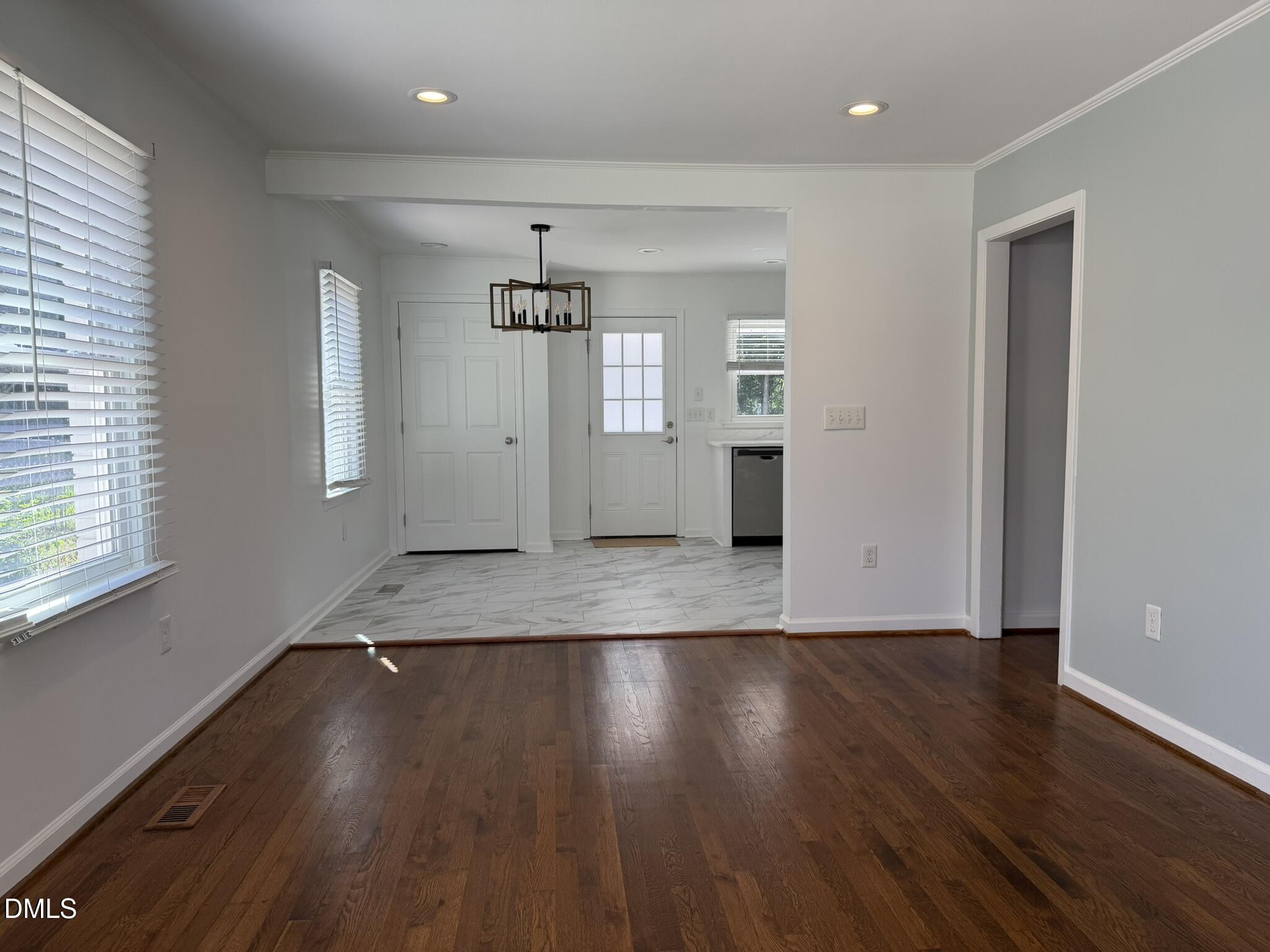 2736 Knowles Street Property Photo 5
