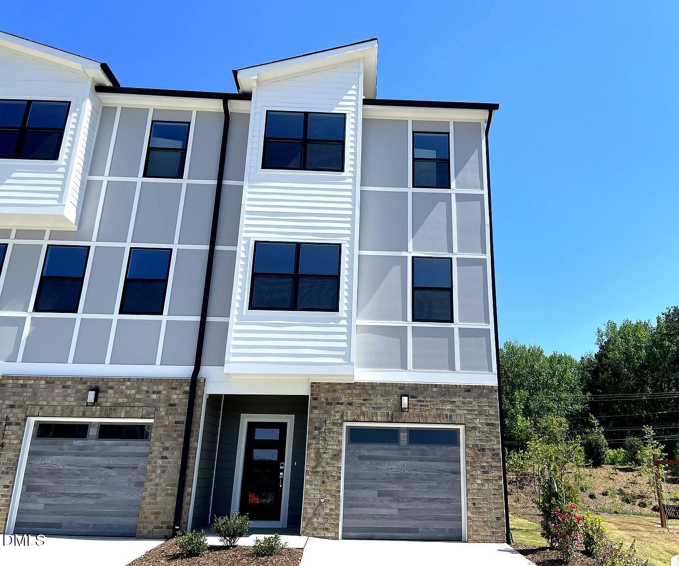 800 Portia Way Property Photo 1