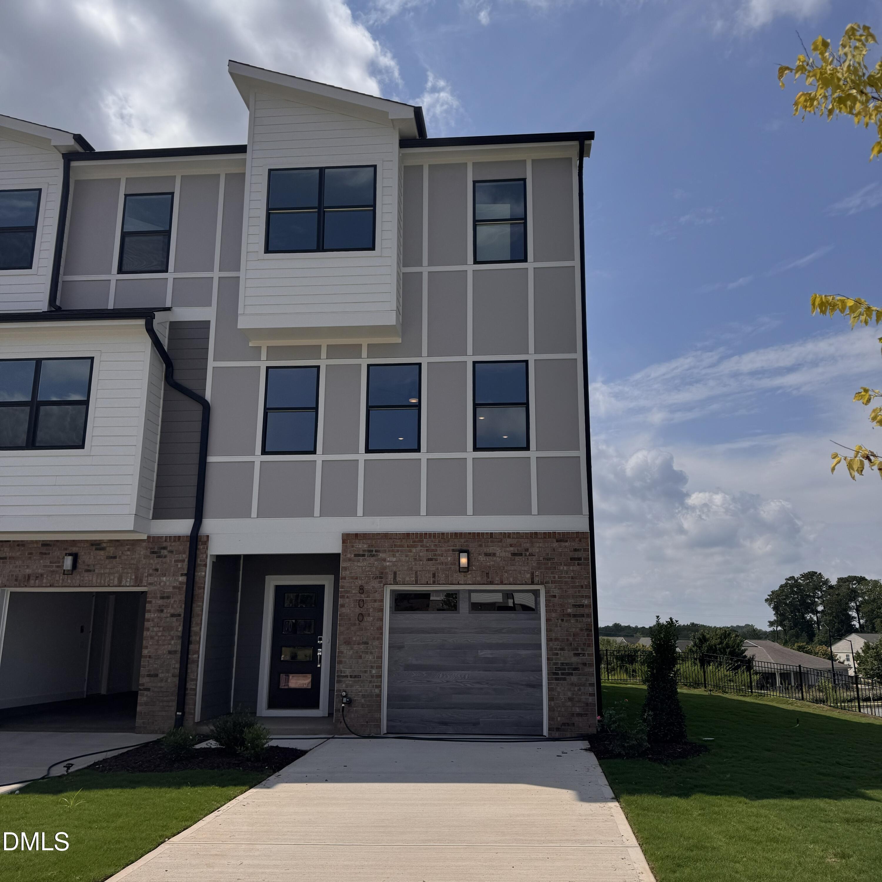 800 Portia Way Property Photo 1