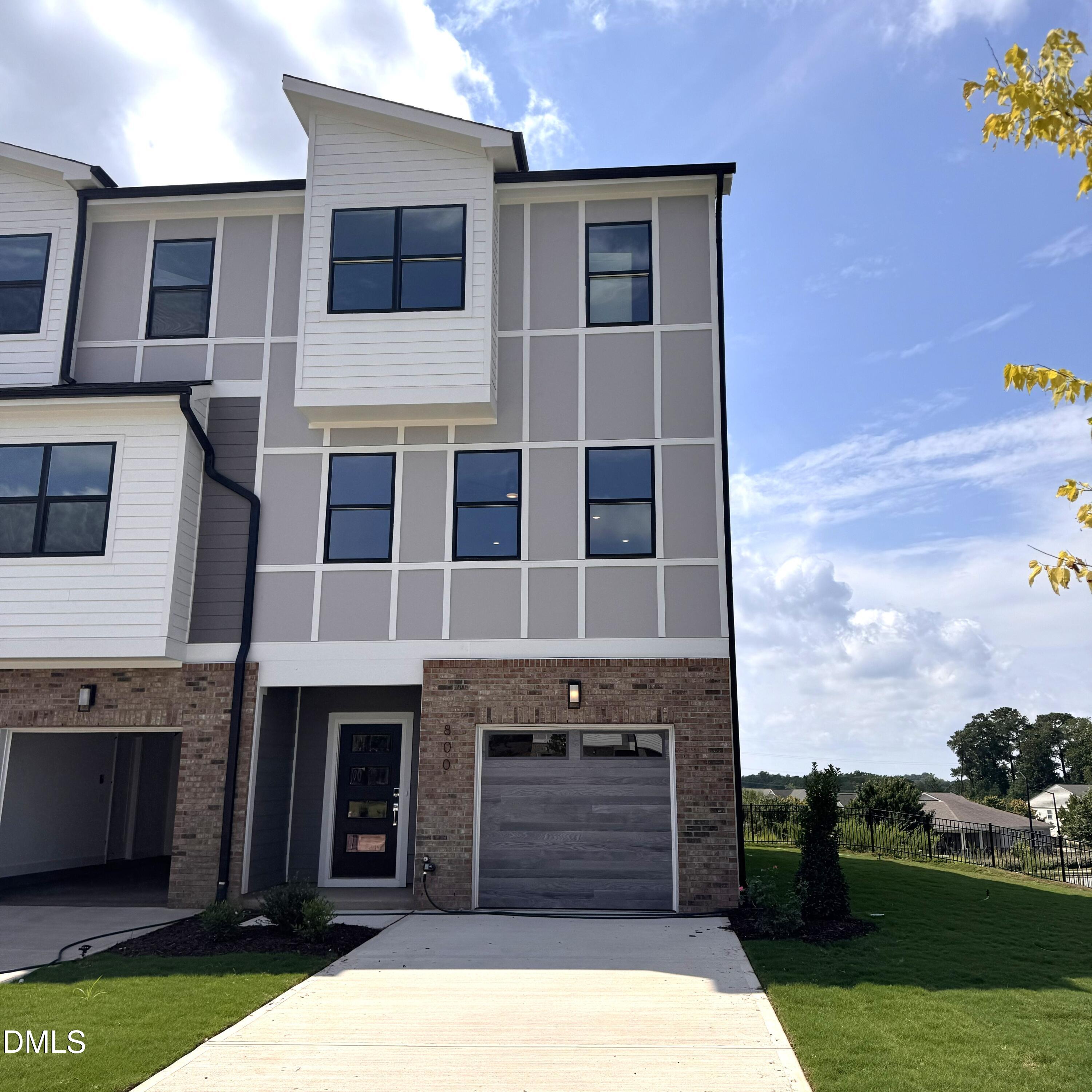800 Portia Way Property Photo 1