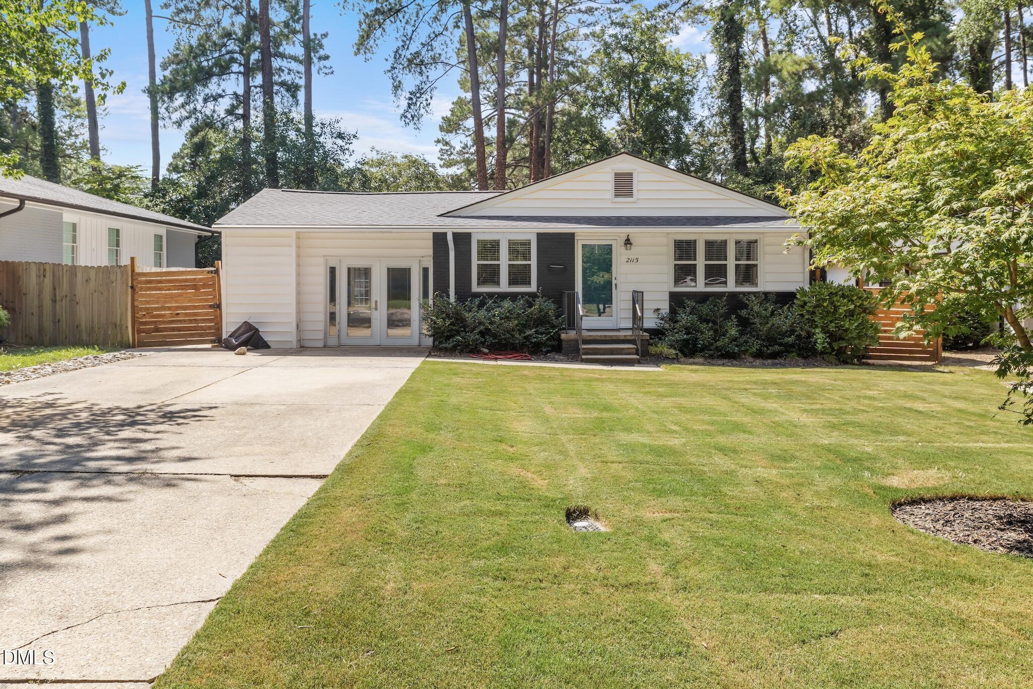 2115 Bellaire Avenue Property Photo 1