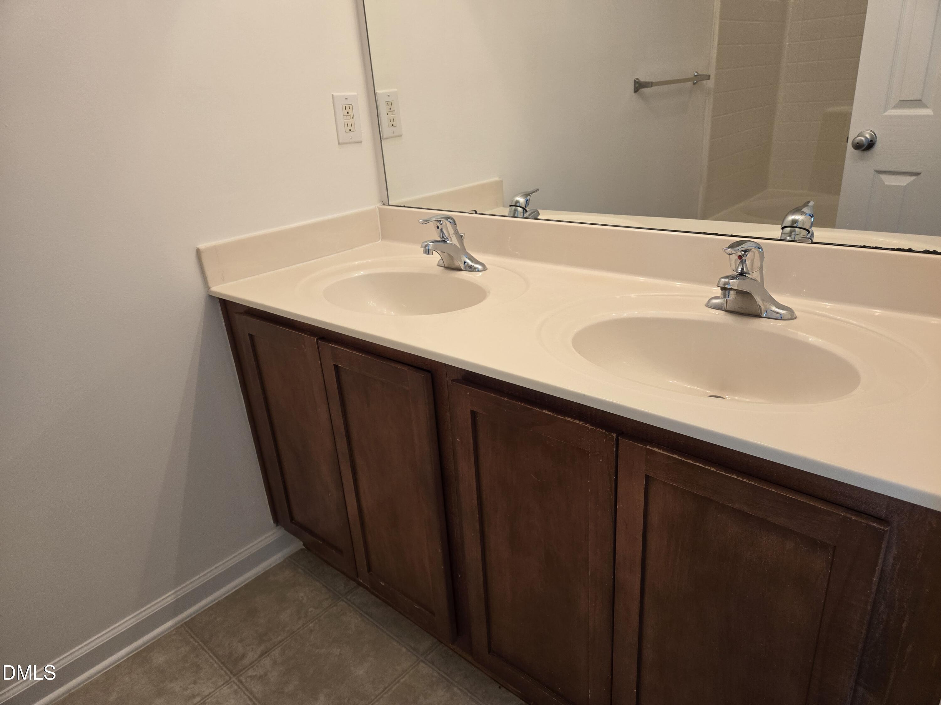3005 Courtney Creek Boulevard Property Photo 11