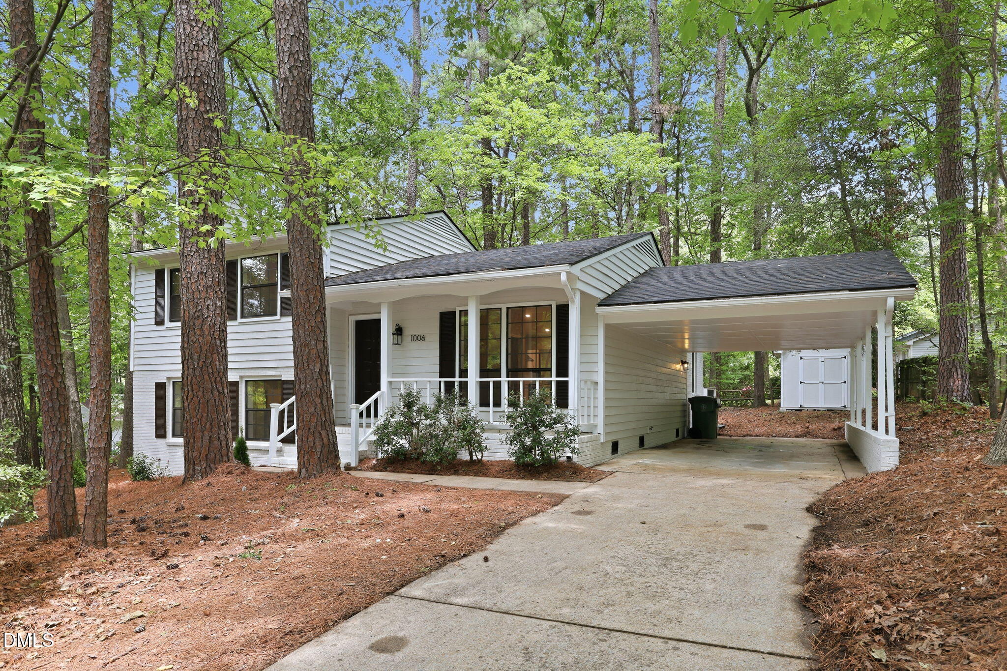 1006 Suterland Road Property Photo 1