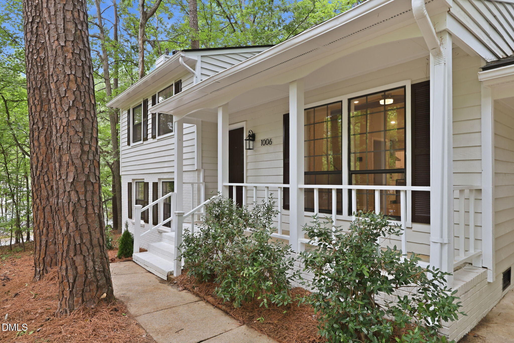 1006 Suterland Road Property Photo 4