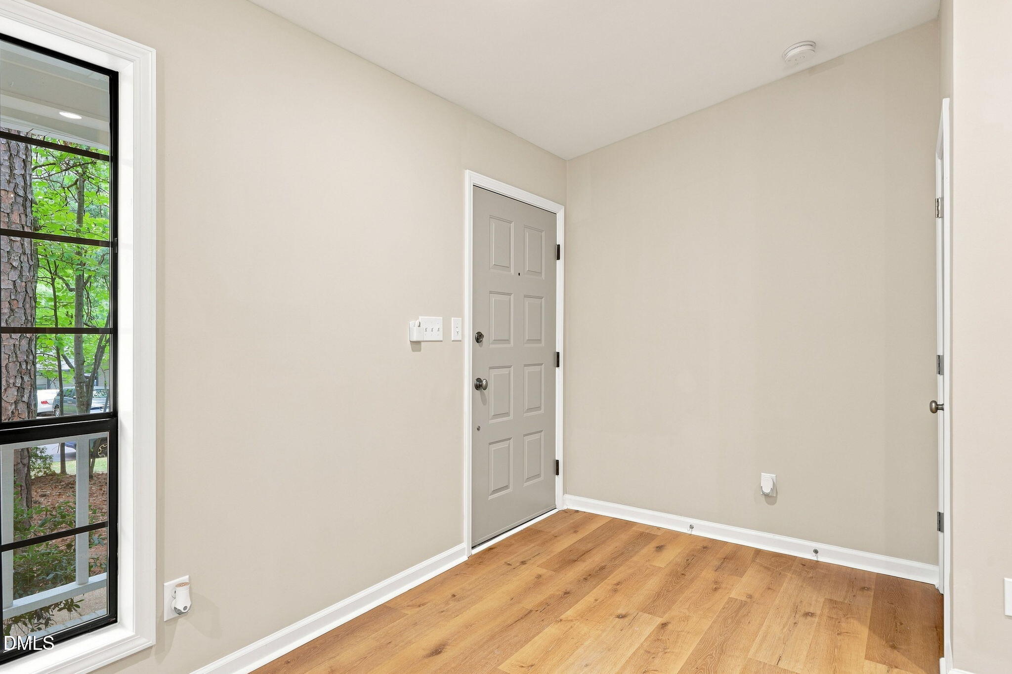 1006 Suterland Road Property Photo 6