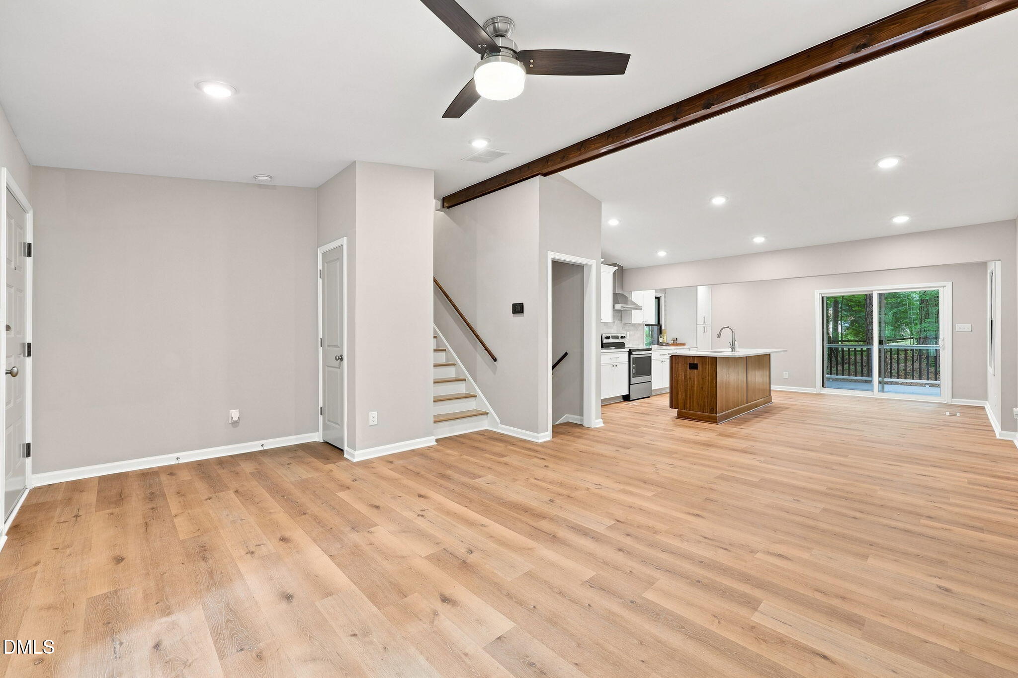 1006 Suterland Road Property Photo 8