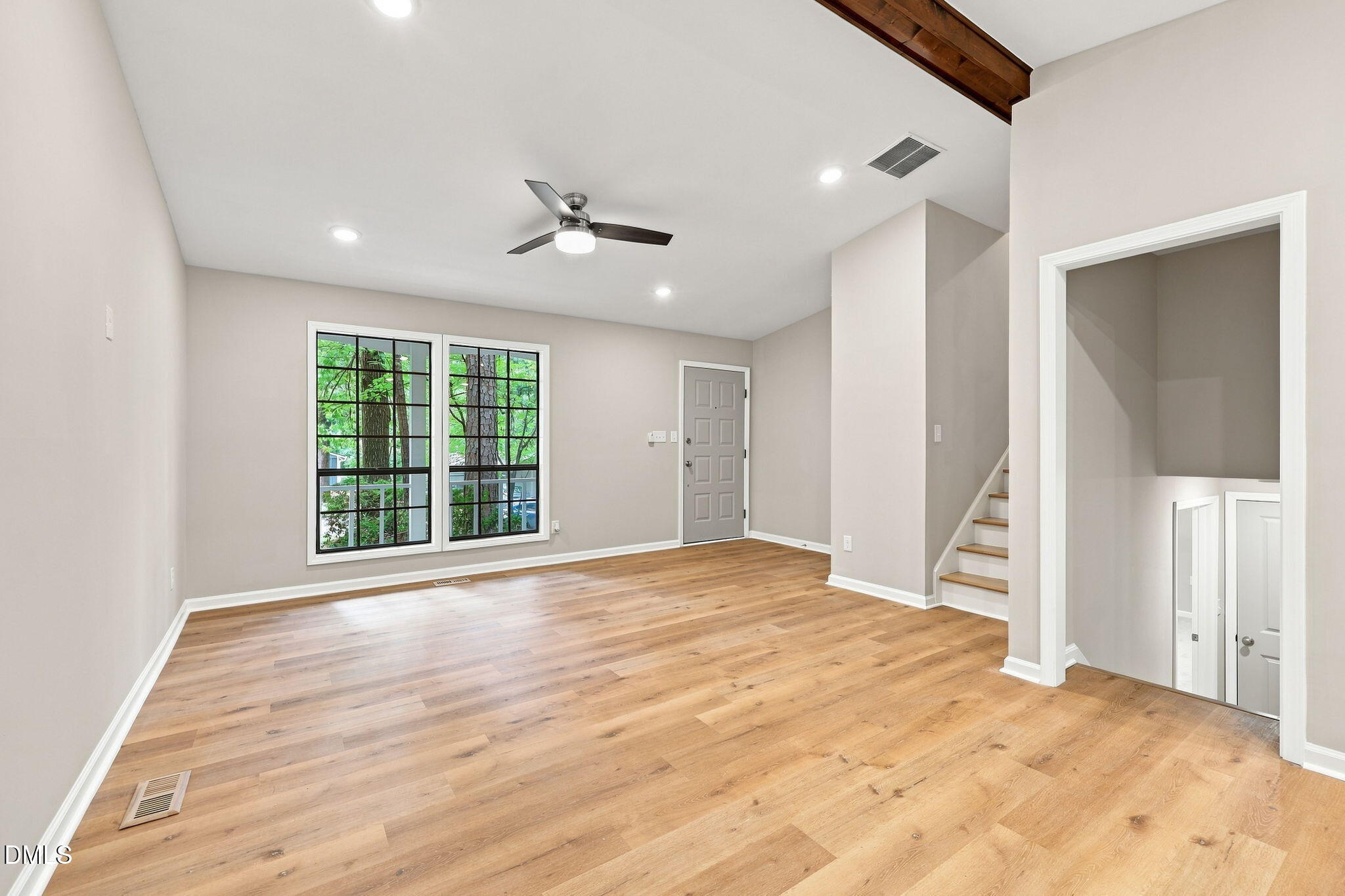 1006 Suterland Road Property Photo 9